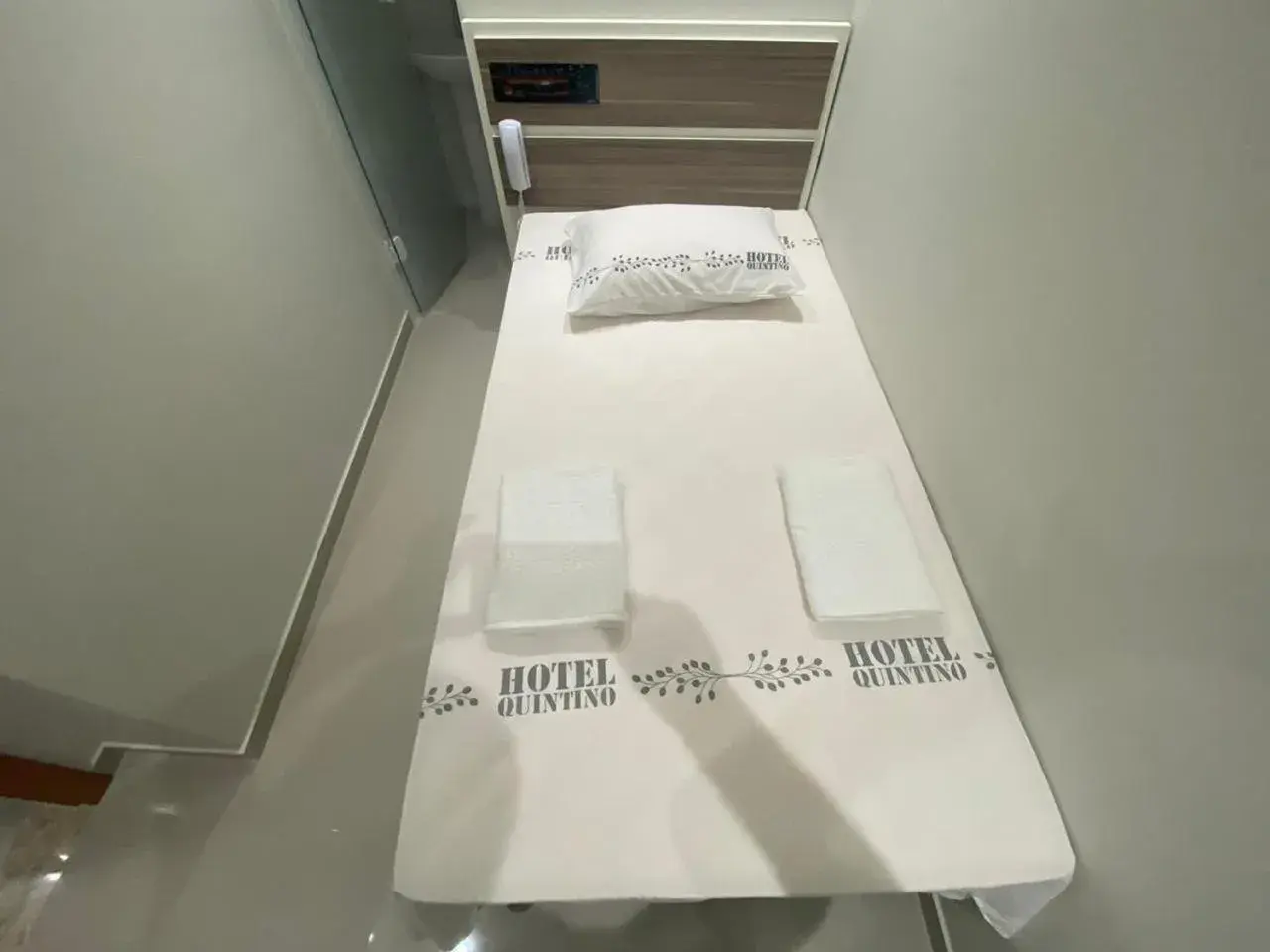 Single Room - single occupancy in Hotel Quintino - No Coração de São Paulo, 2 Min do Metrô Sé, 10 Min do Brás, 5 Min da 25 de Março e Estacionamento no Local Grátis Single Room - single occupancy in Hotel Quintino - No Coração de São Paulo, 2 Min do Metrô Sé, 10 Min do Brás, 5 Min da 25 de Março e Estacionamento no Local Grátis