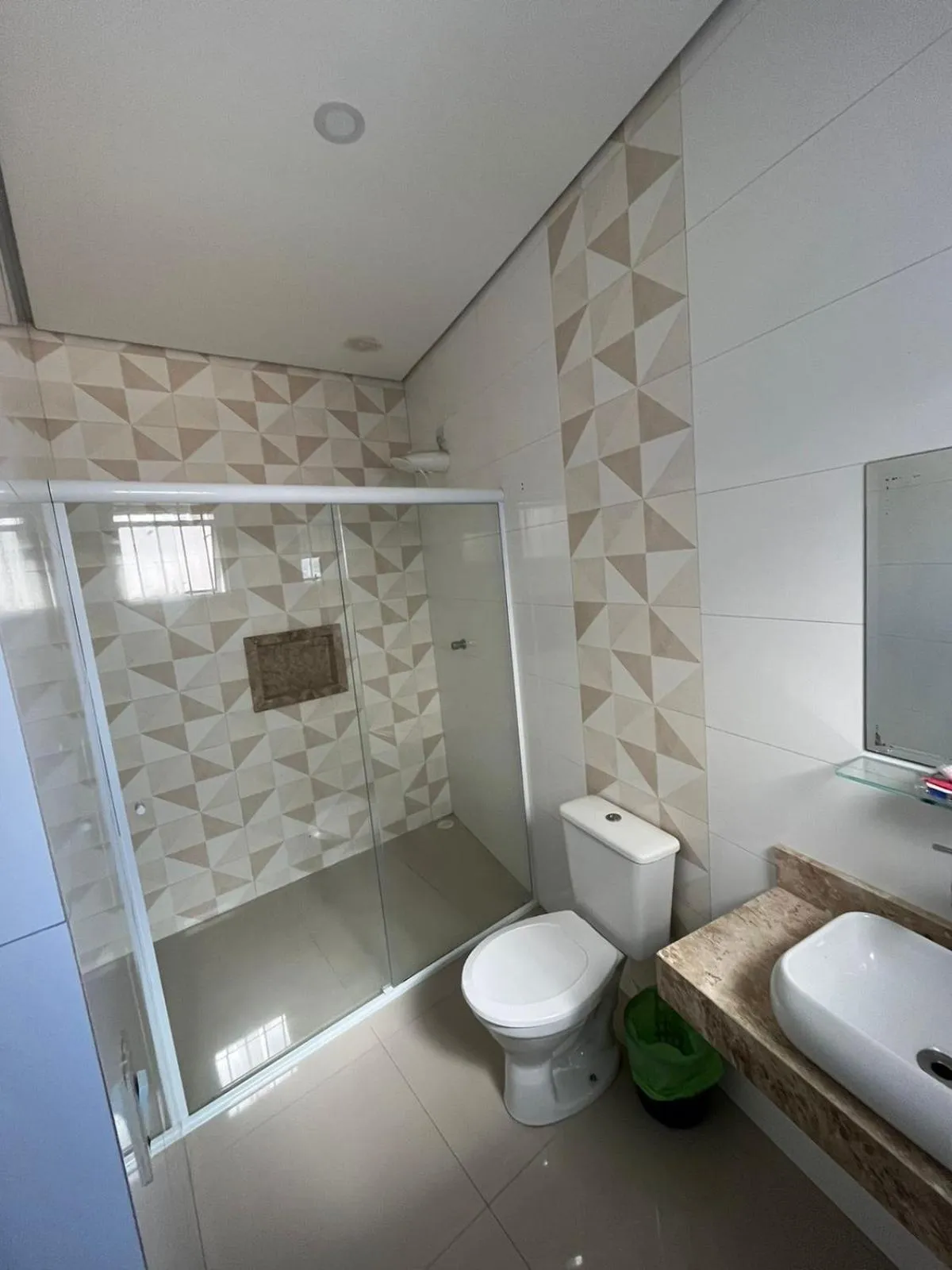 Shower in Hotel Quintino