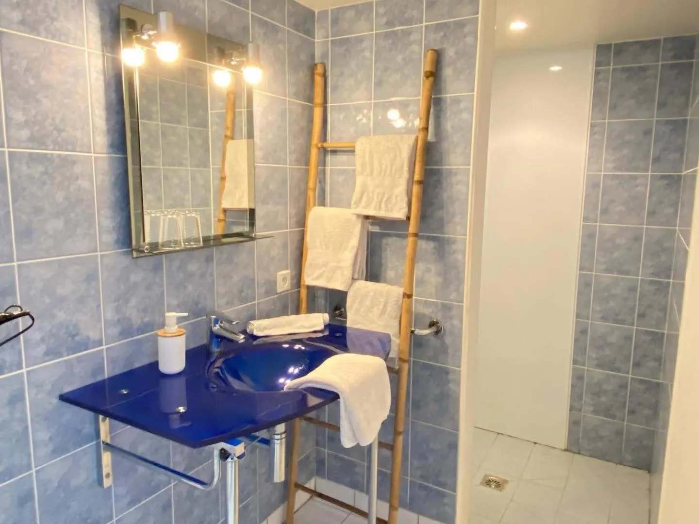 Bathroom in Les Mariniers Chambres d'Hôtes -Guest House - Bain nordique en option