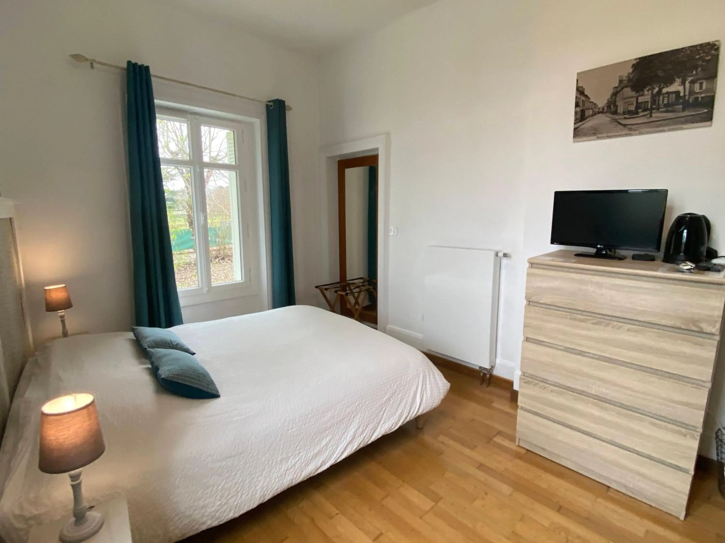 Bedroom, Bed in Les Mariniers Chambres d'Hôtes -Guest House - Bain nordique en option