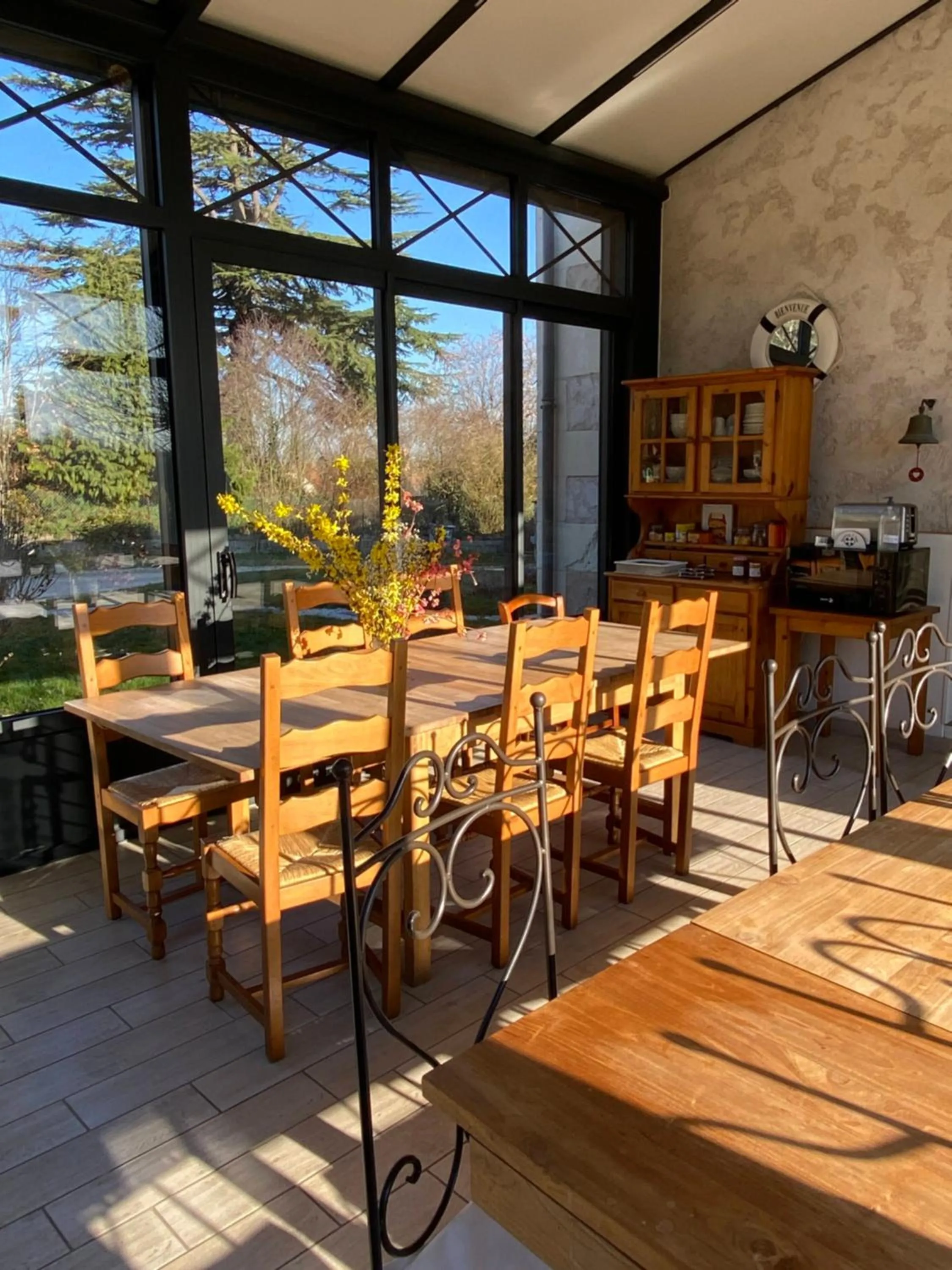 Dining area in Les Mariniers Chambres d'Hôtes -Guest House - Bain nordique en option