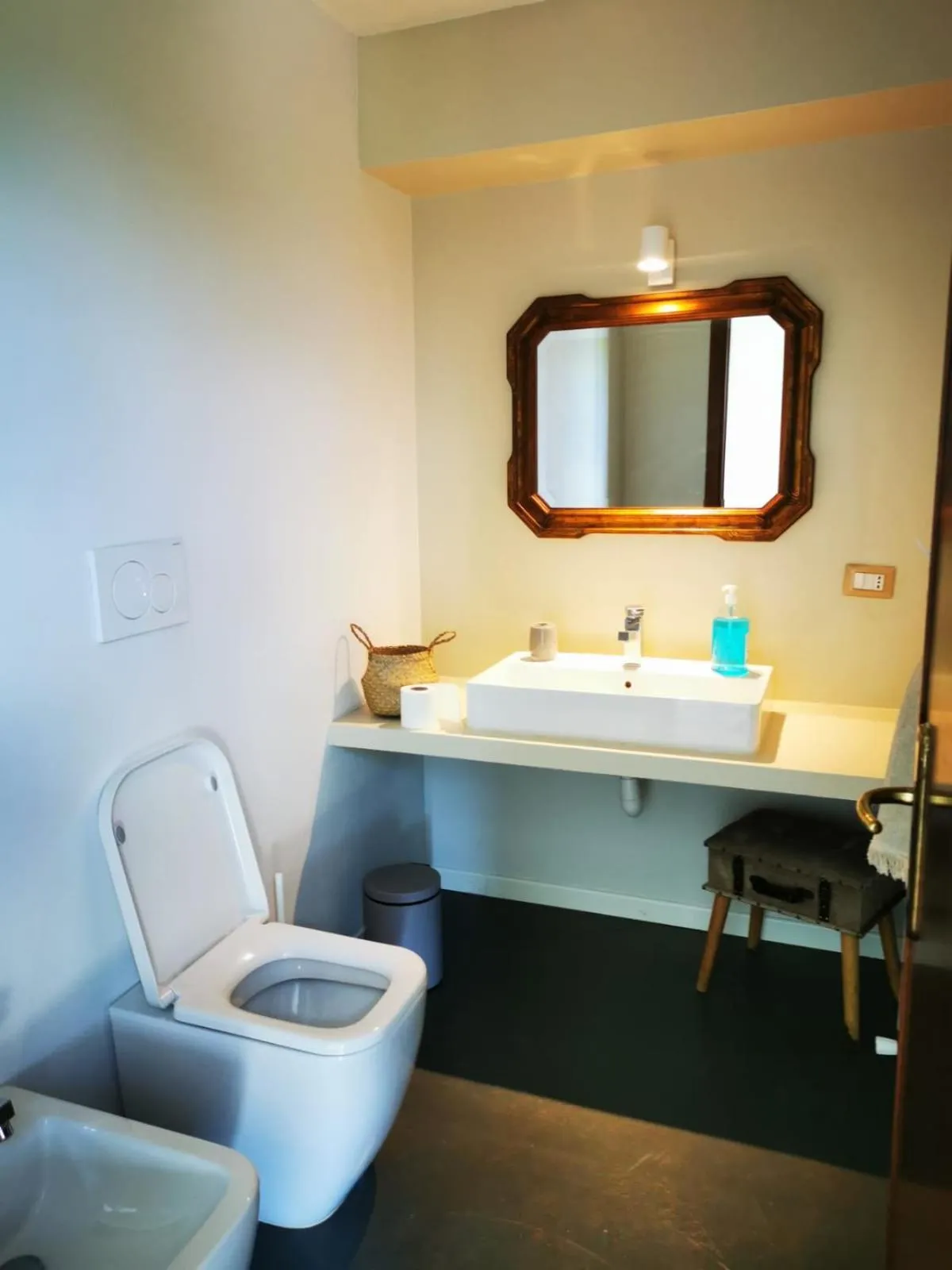 Toilet in Dolce Farnetta en-Suite Spa & Yoga
