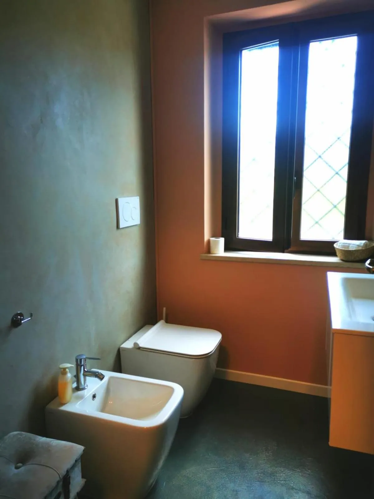 Toilet in Dolce Farnetta en-Suite Spa & Yoga
