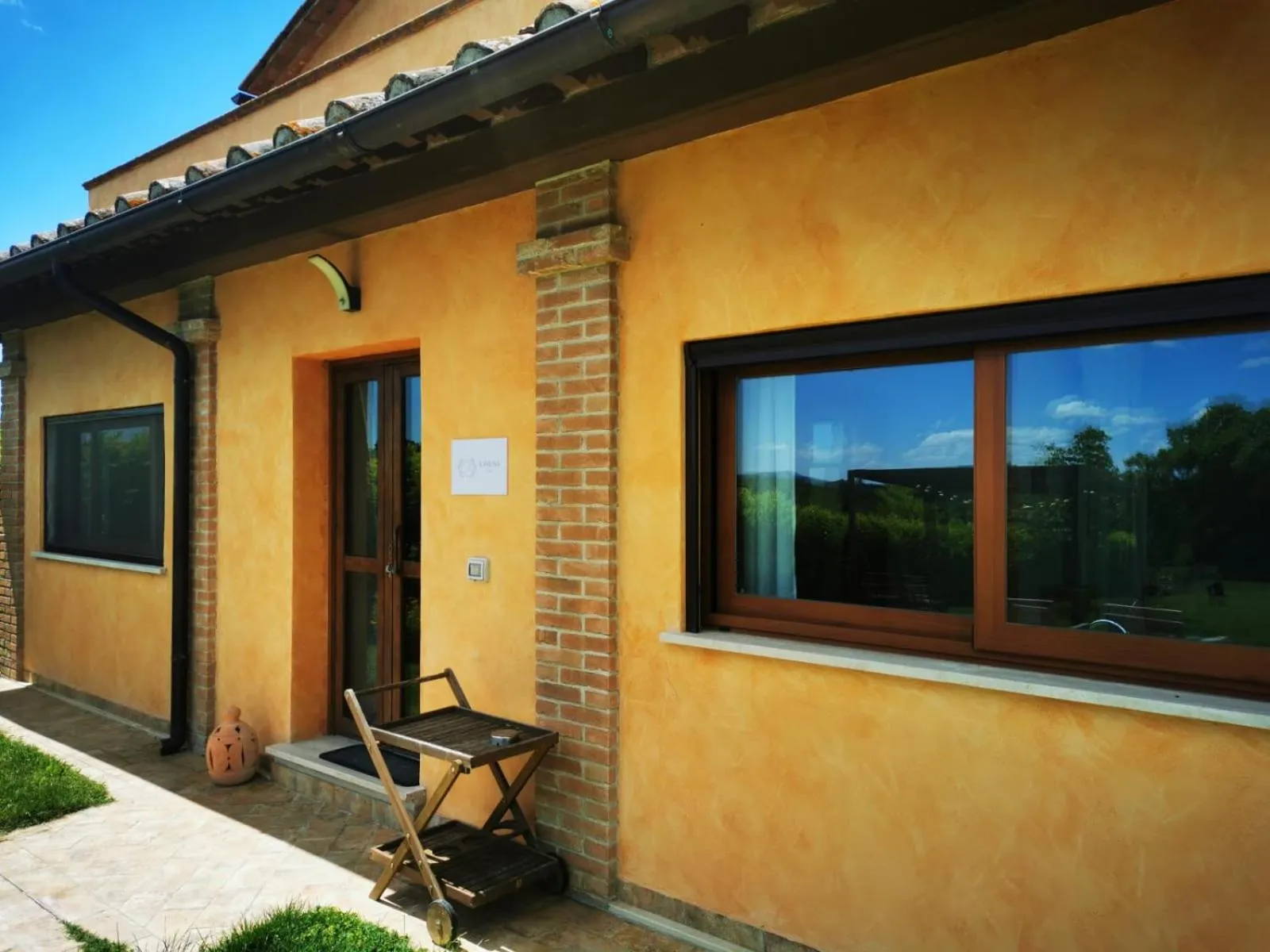 Facade/entrance in Dolce Farnetta en-Suite Spa & Yoga