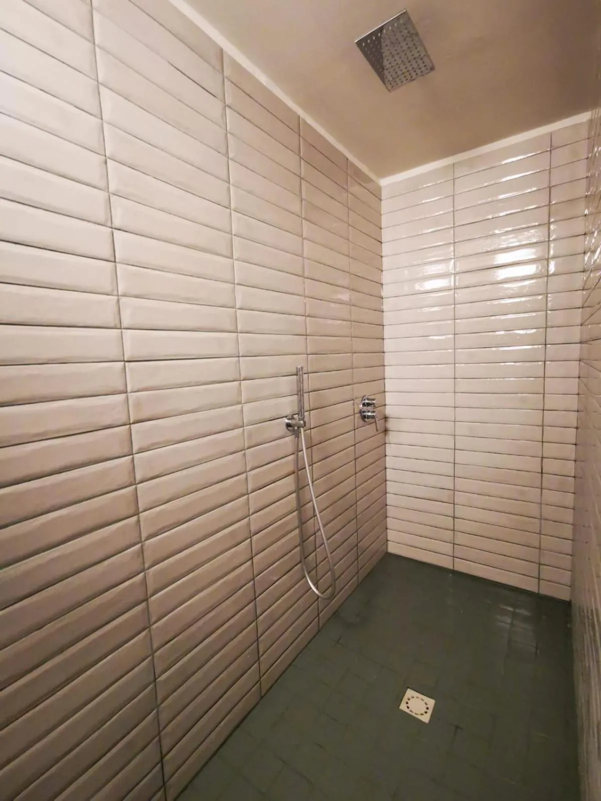 Shower in Dolce Farnetta en-Suite Spa & Yoga