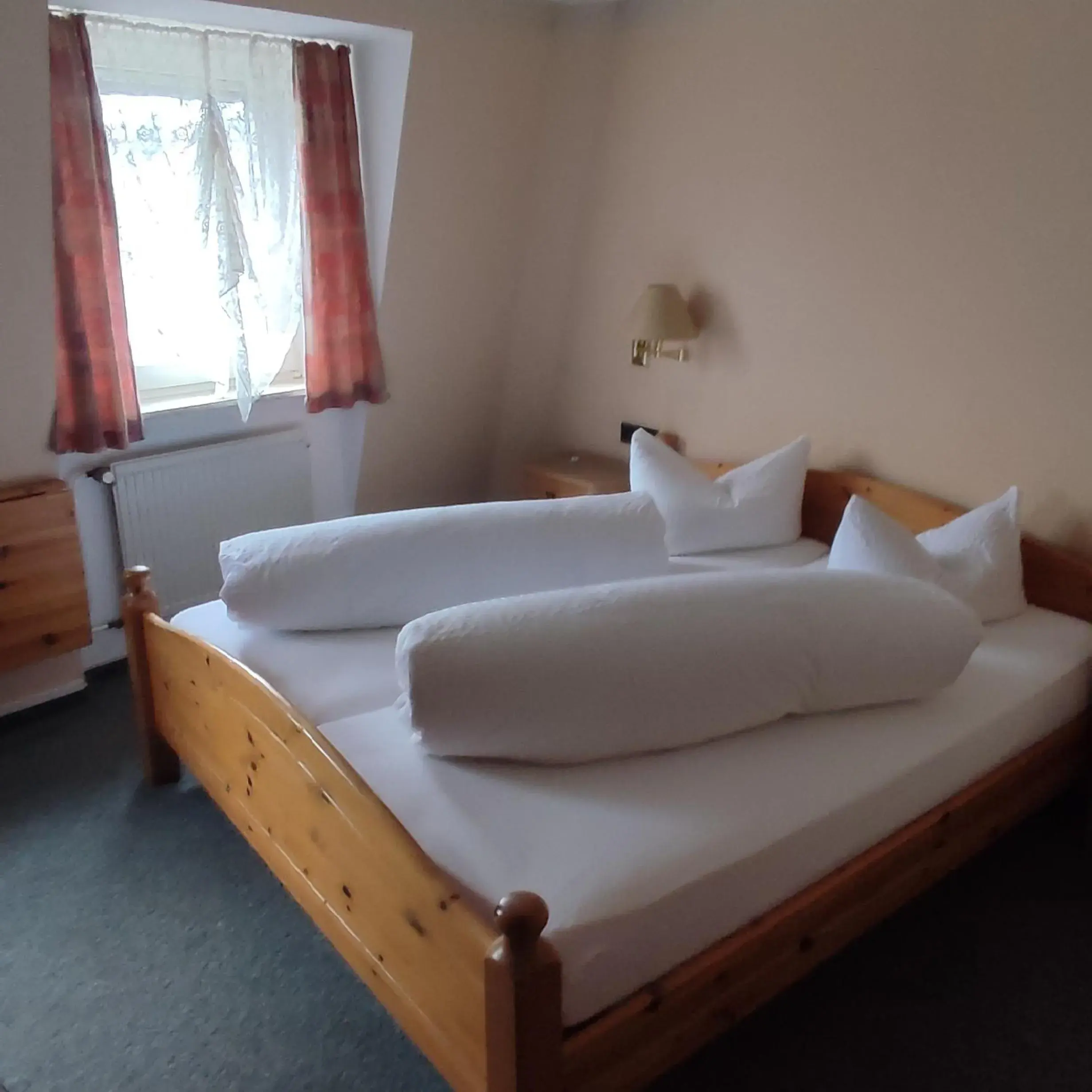 Budget Double Room - single occupancy in Gasthof Goldene Krone Budget Double Room - single occupancy in Gasthof Goldene Krone