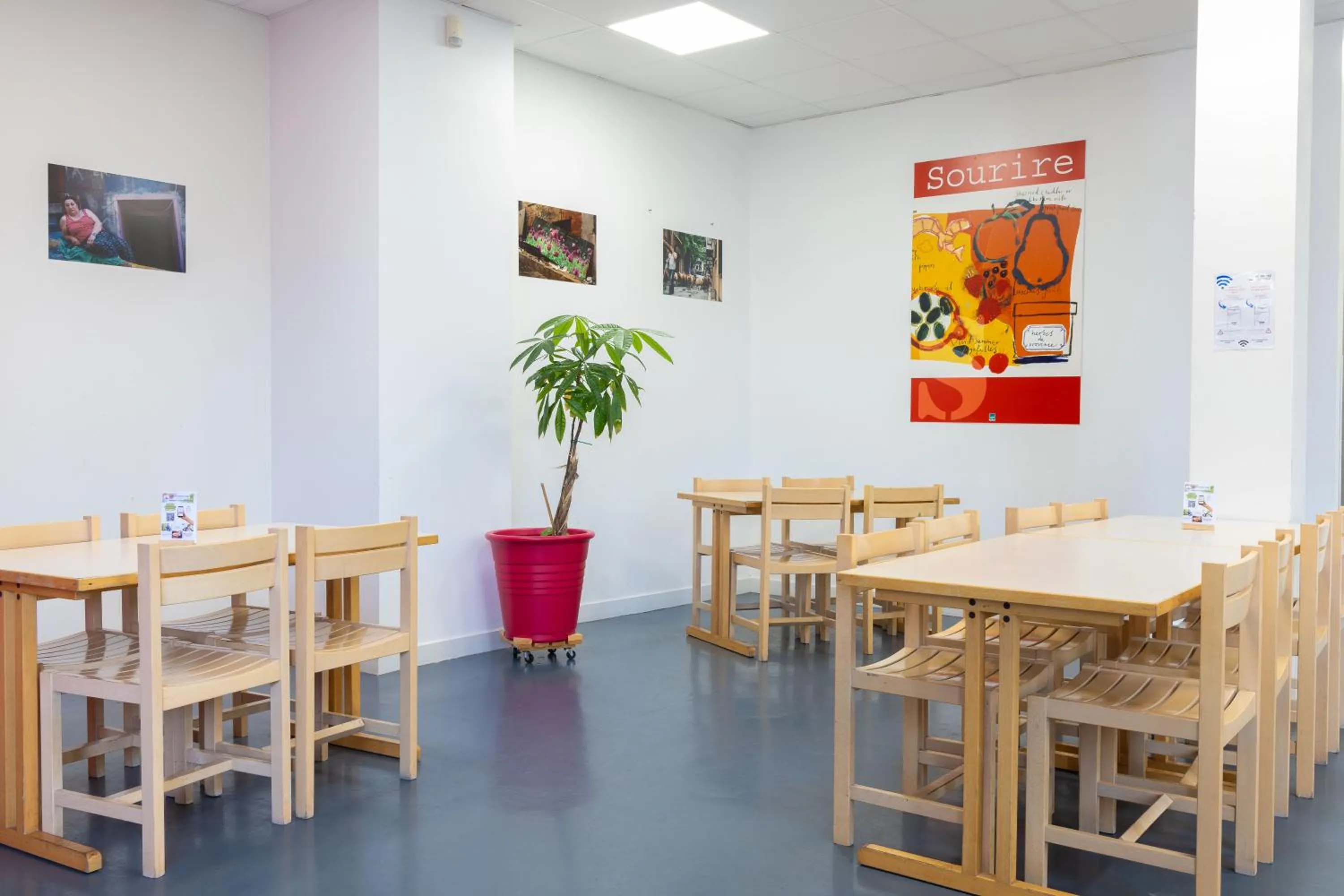 Dining area in Auberge de Jeunesse HI Amiens