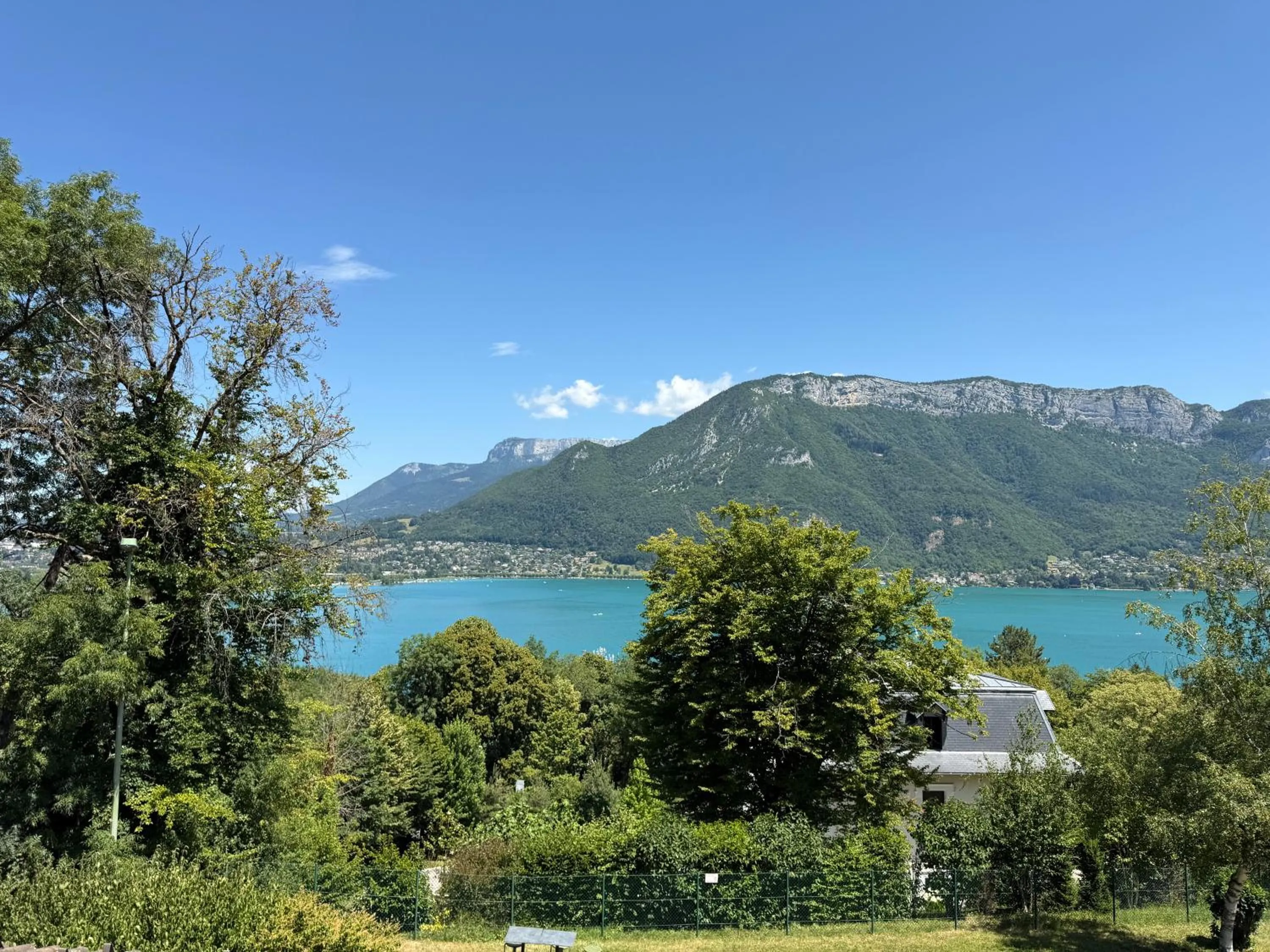 Lake view in Auberge de Jeunesse HI Annecy
