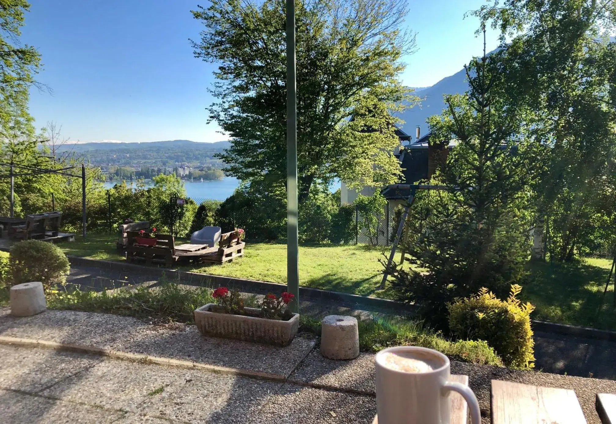 Quadruple Room with Ensuite Shower – Shared Toilets in Auberge de Jeunesse HI Annecy Quadruple Room with Ensuite Shower – Shared Toilets in Auberge de Jeunesse HI Annecy
