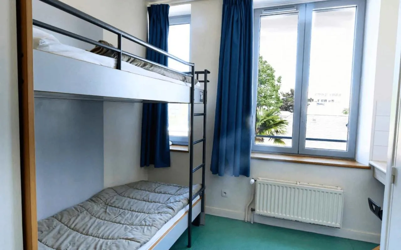 Bed in Auberge de Jeunesse HI Cherbourg