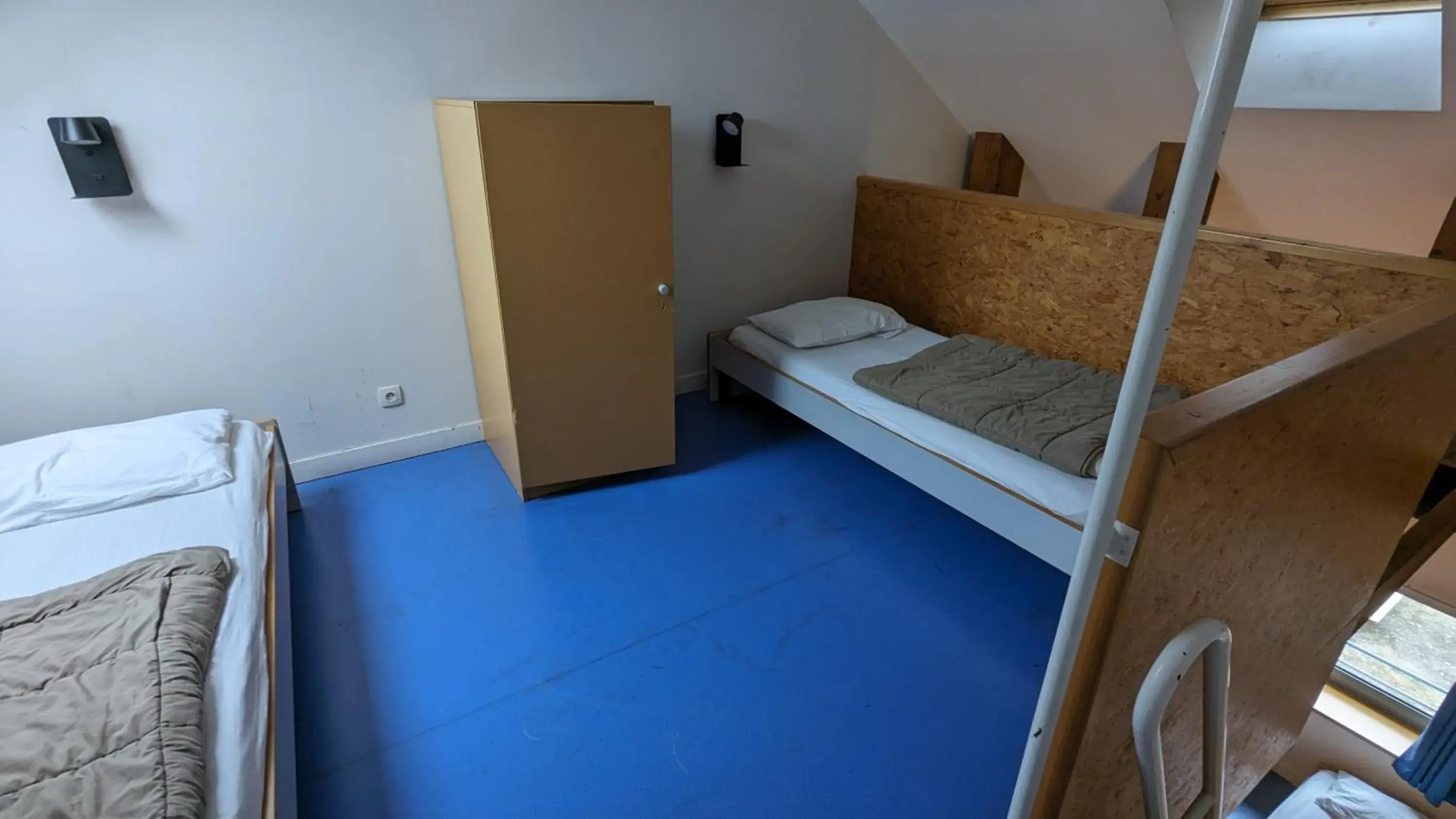 Bed in 5-Bed Female Dormitory Room in Auberge de Jeunesse HI Cherbourg Bed in 5-Bed Female Dormitory Room in Auberge de Jeunesse HI Cherbourg