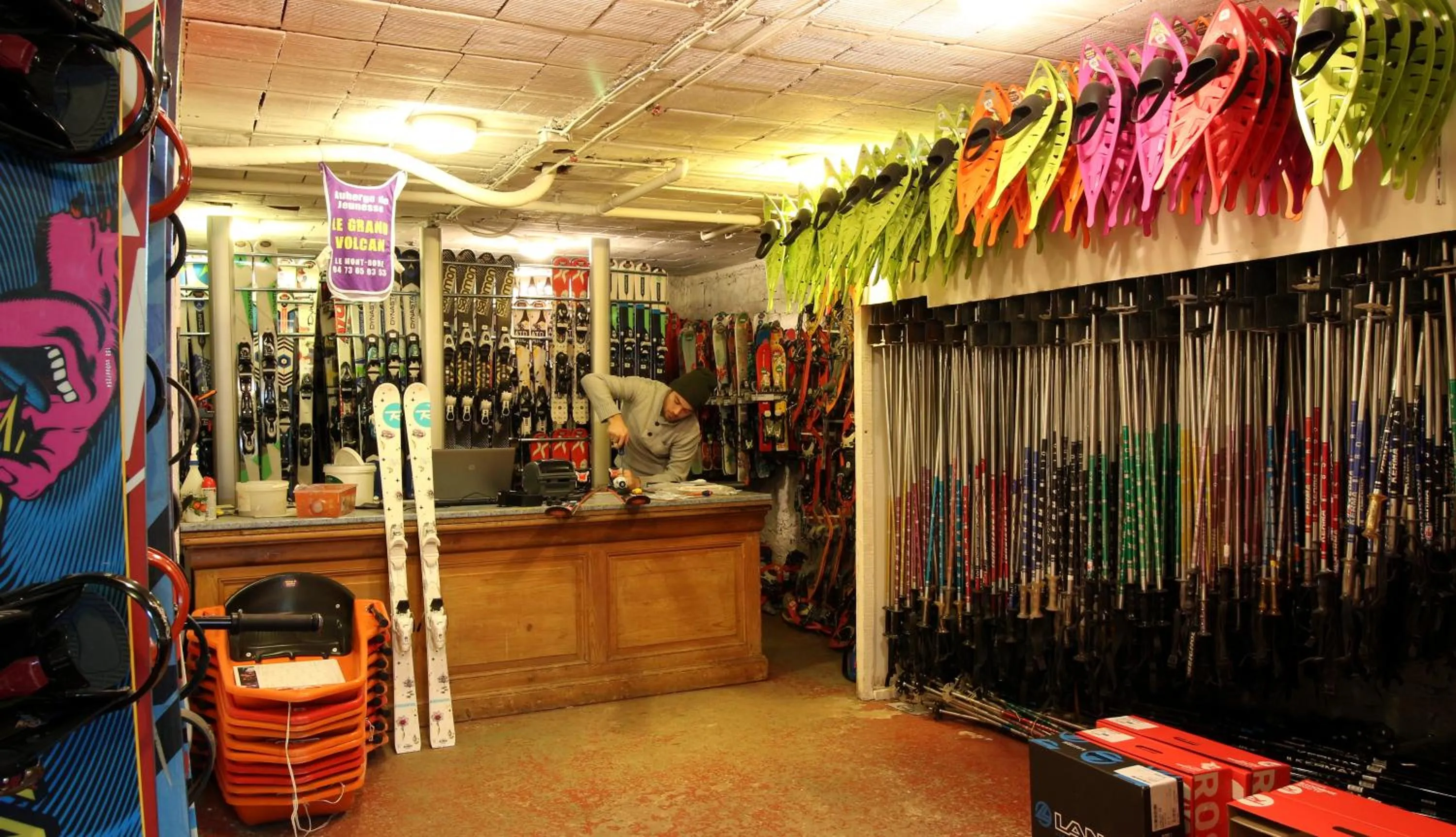 Skiing in Auberge de Jeunesse HI Le Mont-Dore