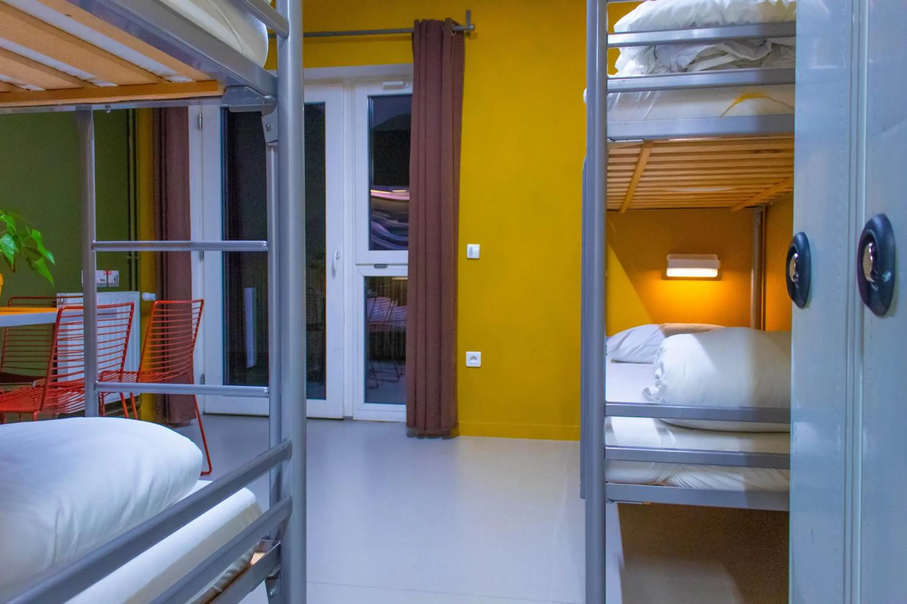 Quadruple Room with Shower in Auberge de Jeunesse HI Lille Quadruple Room with Shower in Auberge de Jeunesse HI Lille