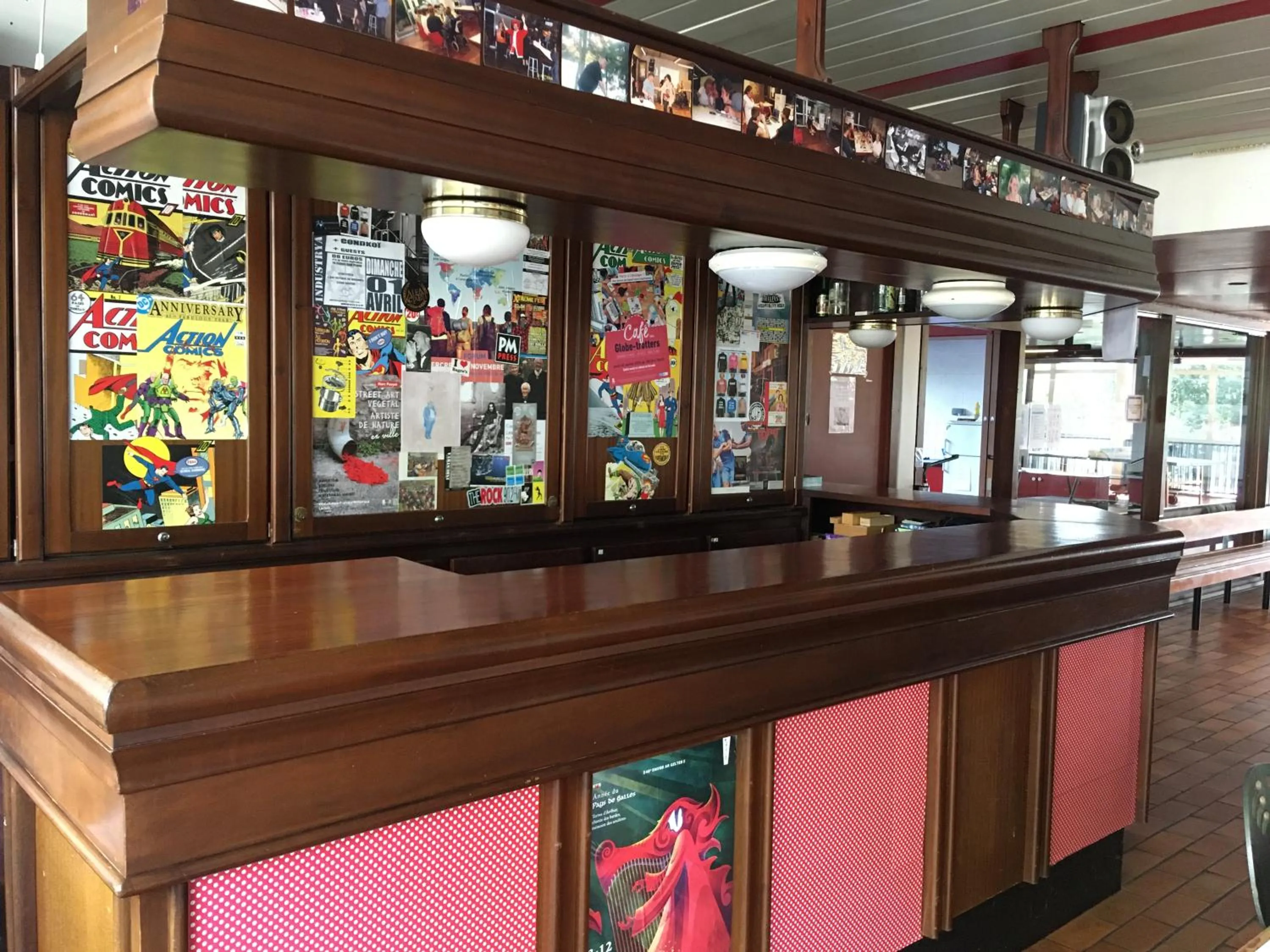 Lounge or bar in Auberge de Jeunesse HI Lorient