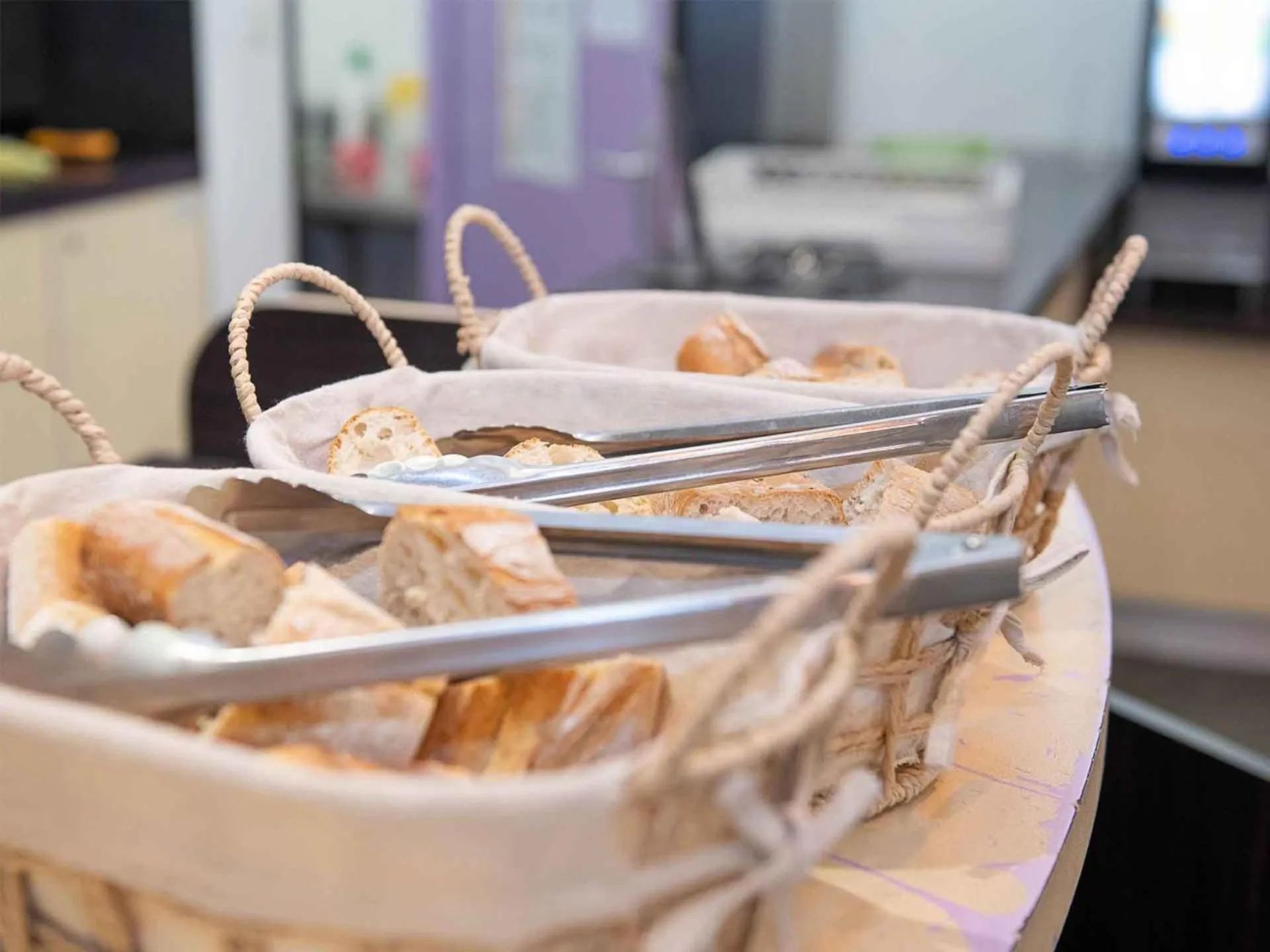 Dining area in Auberge de Jeunesse HI Nice Les Camélias