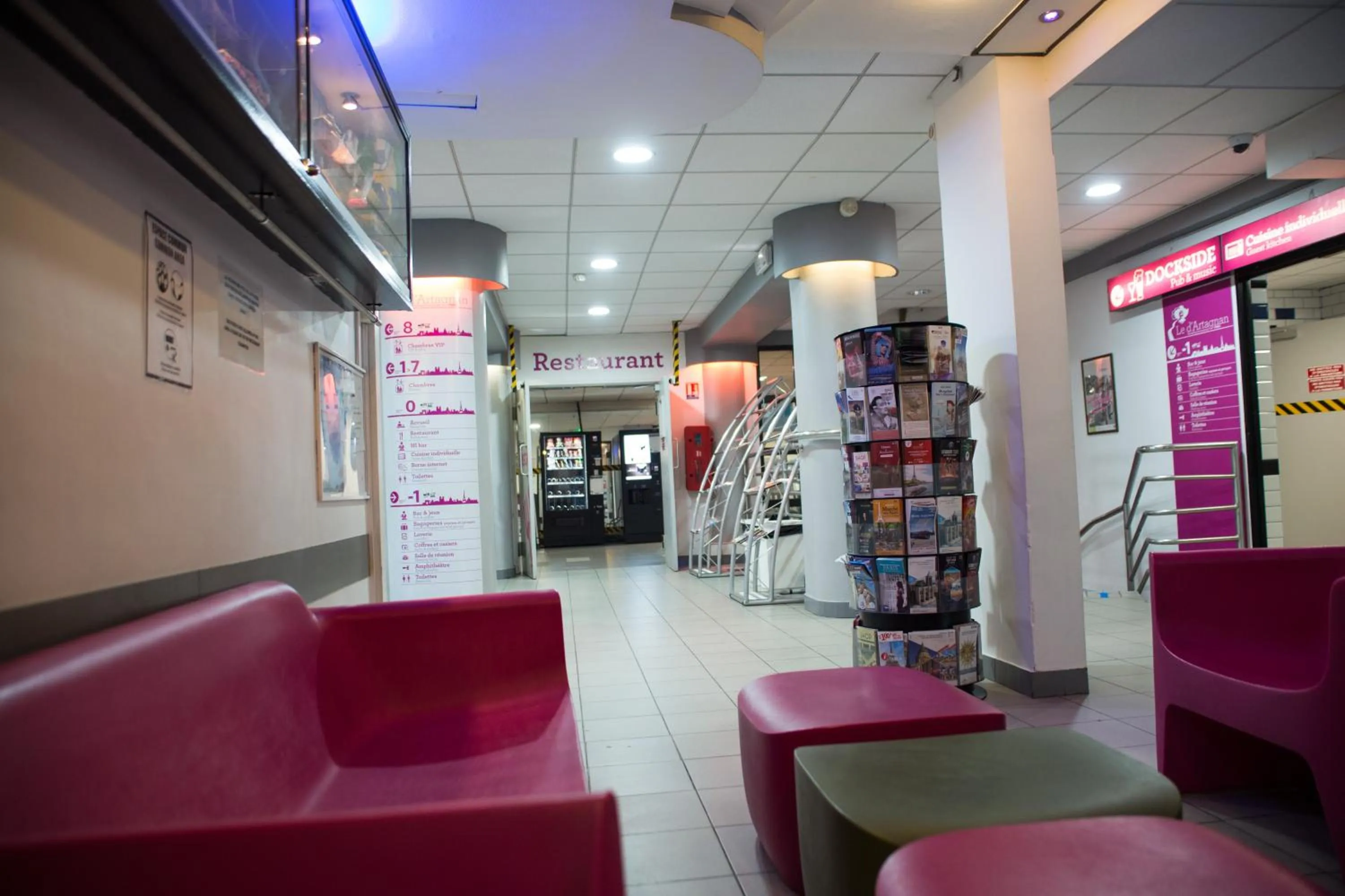 Lobby or reception in Auberge de Jeunesse HI Paris Le d'Artagnan