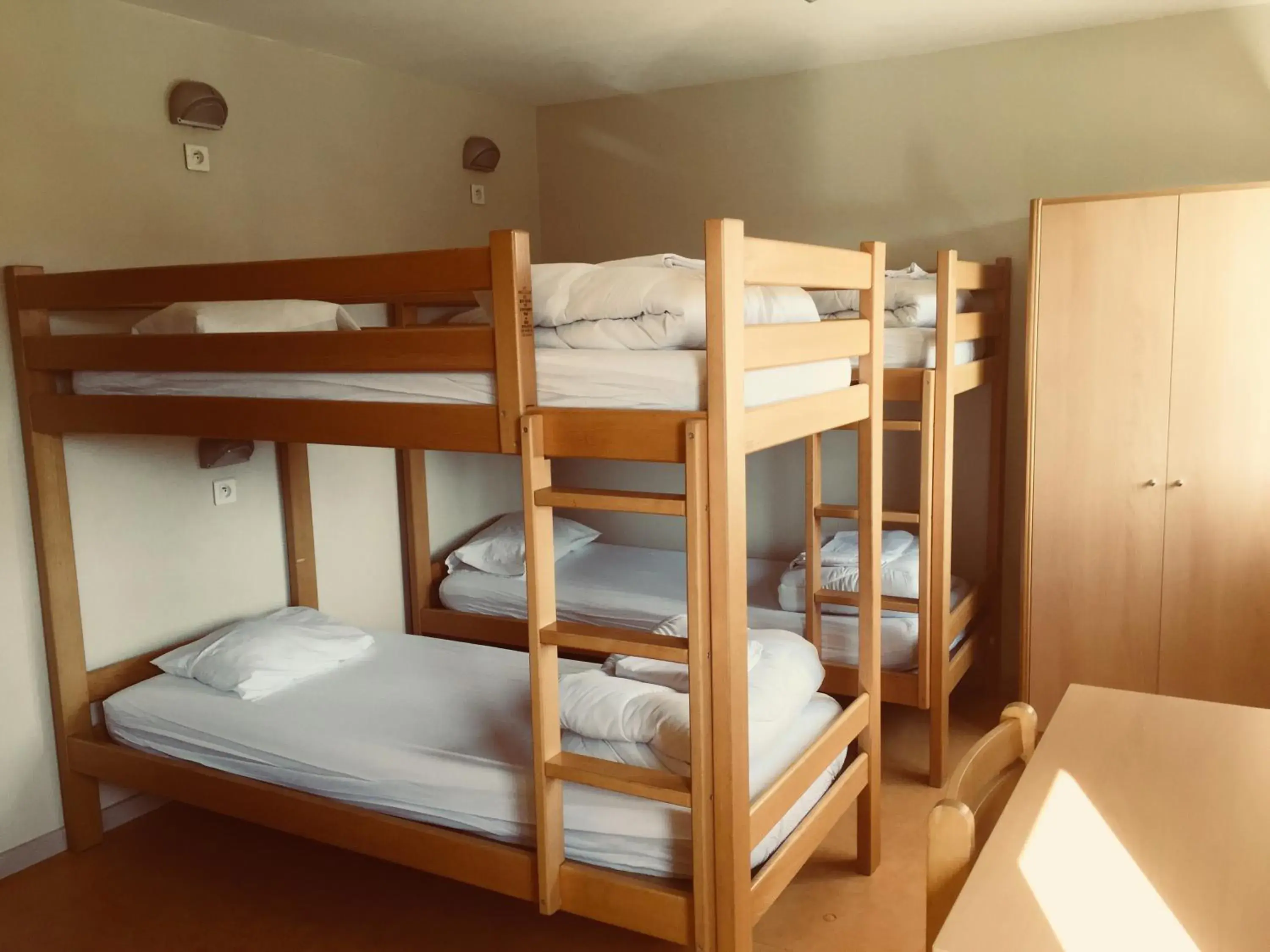 Bed in 4-Bed Female Dormitory with Ensuite Shower – Shared Toilets in Auberge de Jeunesse HI Pontarlier Bed in 4-Bed Female Dormitory with Ensuite Shower – Shared Toilets in Auberge de Jeunesse HI Pontarlier