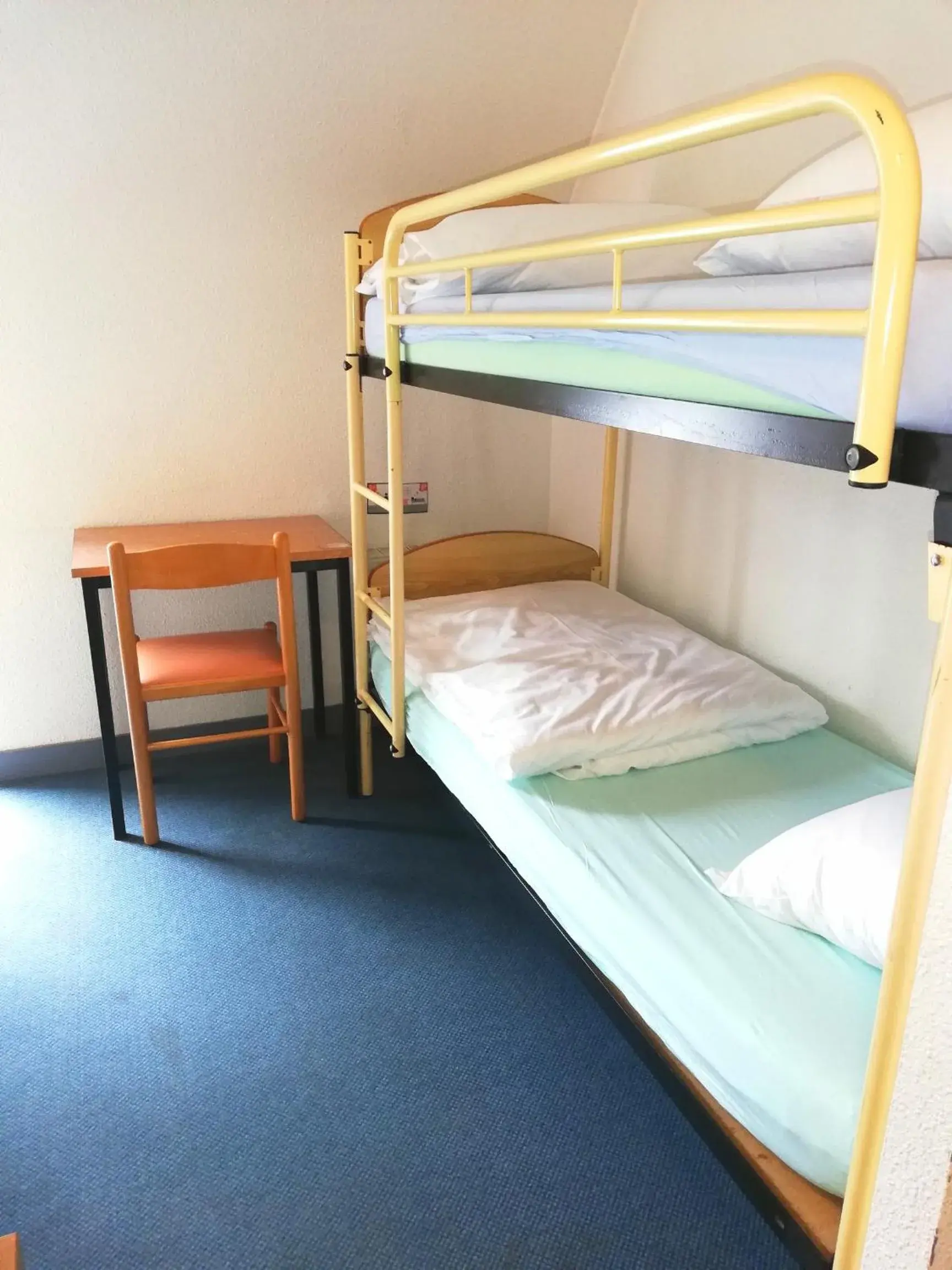 Quadruple Room - single occupancy in Auberge de Jeunesse HI Pontivy Quadruple Room - single occupancy in Auberge de Jeunesse HI Pontivy