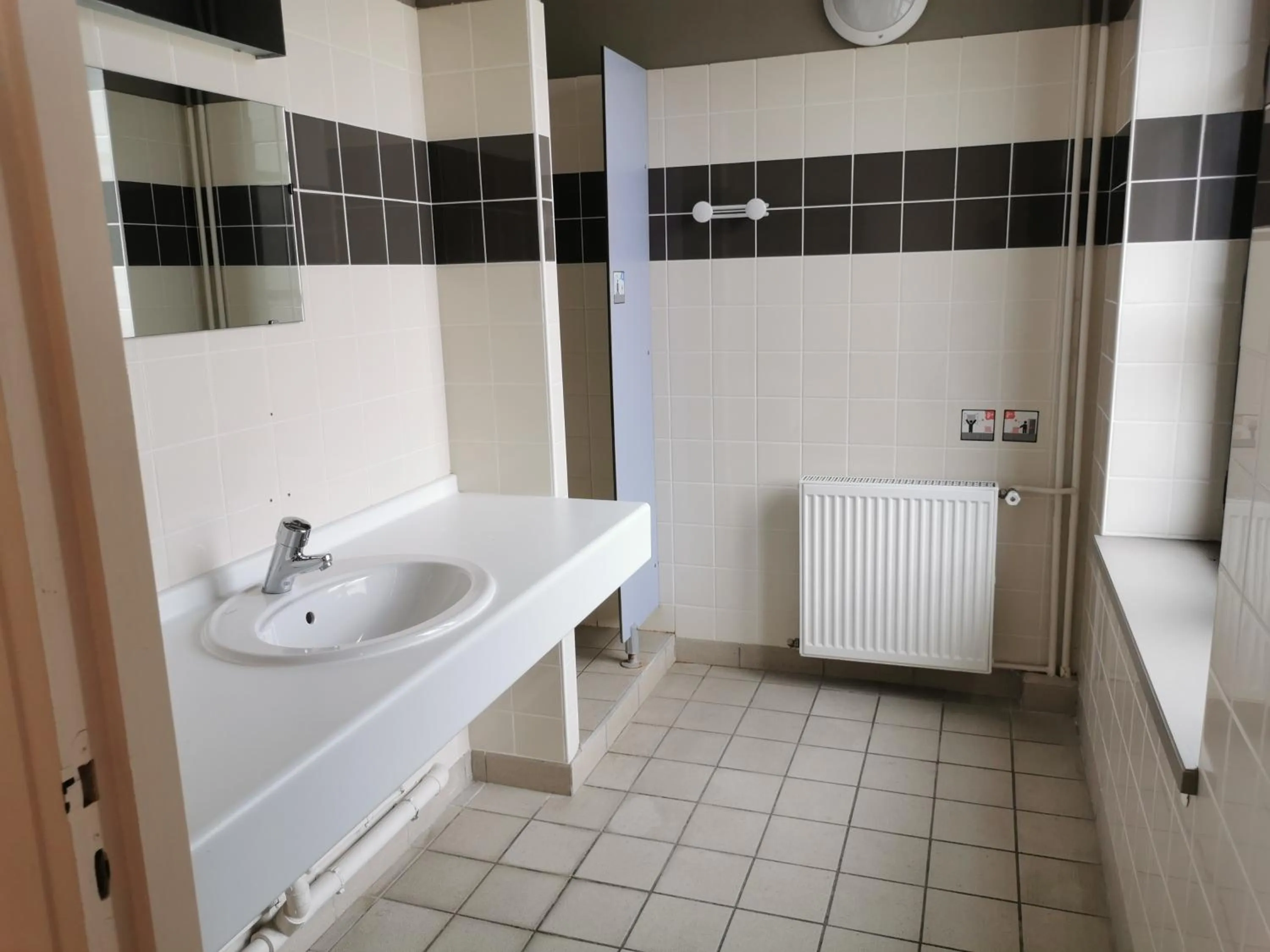 Room with 2 Bunk Beds with Ensuite Bathroom in Auberge de Jeunesse HI Rouen