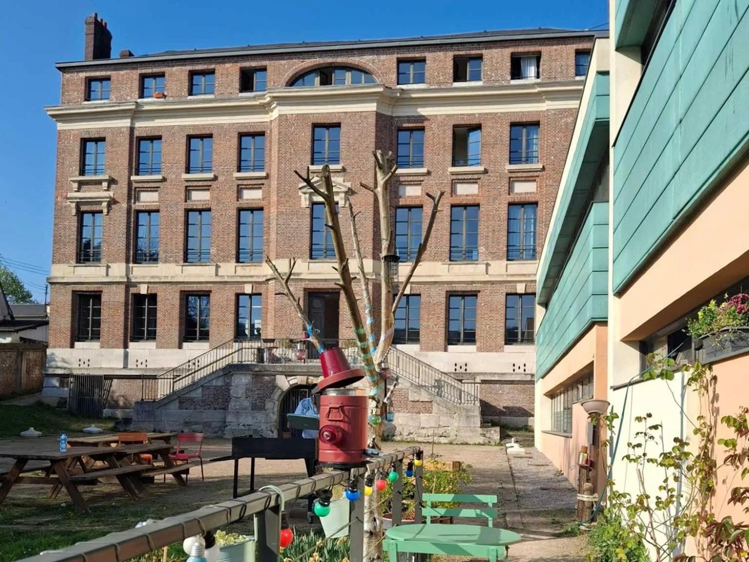 Property building in Auberge de Jeunesse HI Rouen