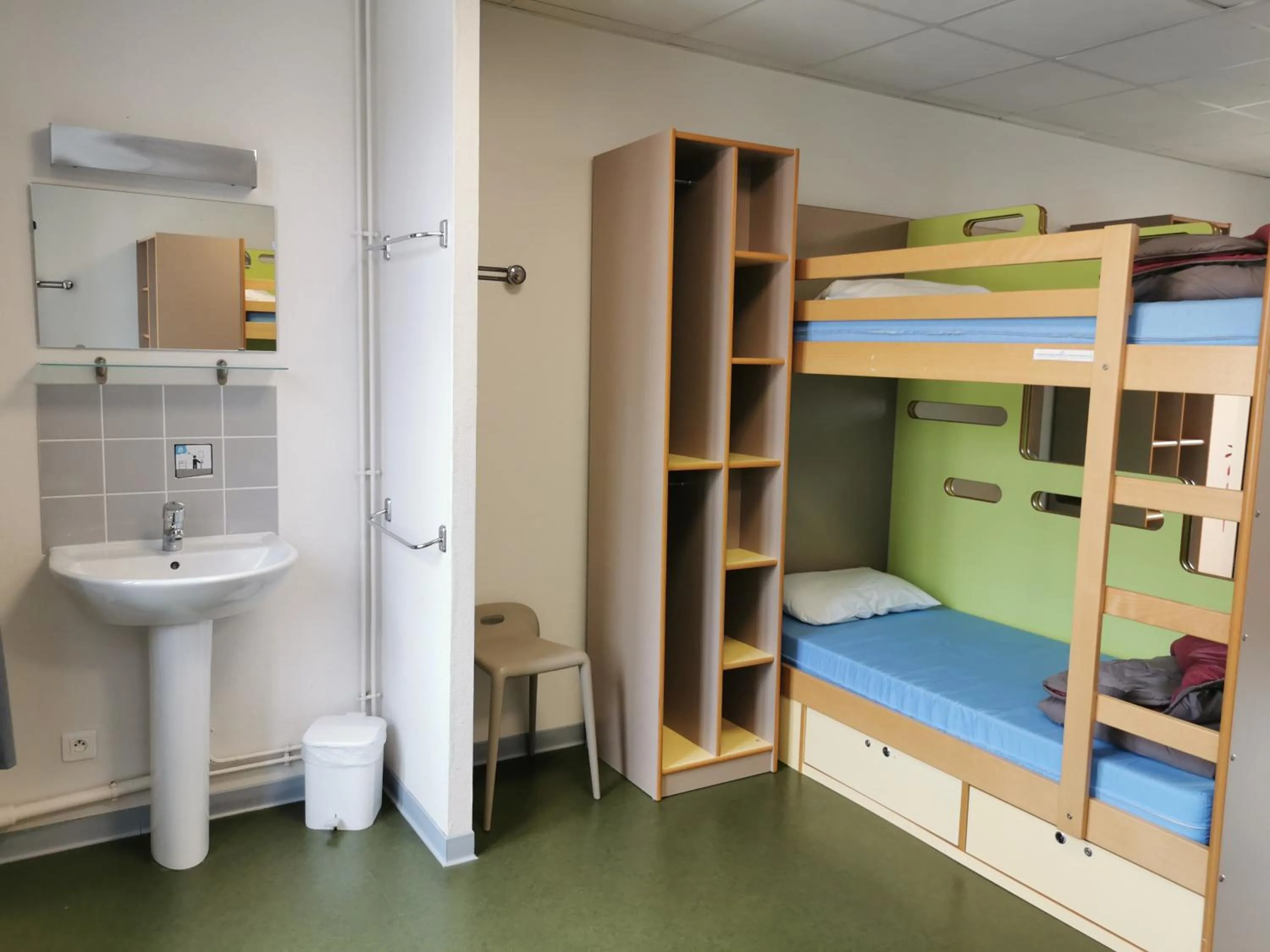 Bed in 8-Bed Male Dormitory – Shared Bathroom in Auberge de Jeunesse HI Rouen