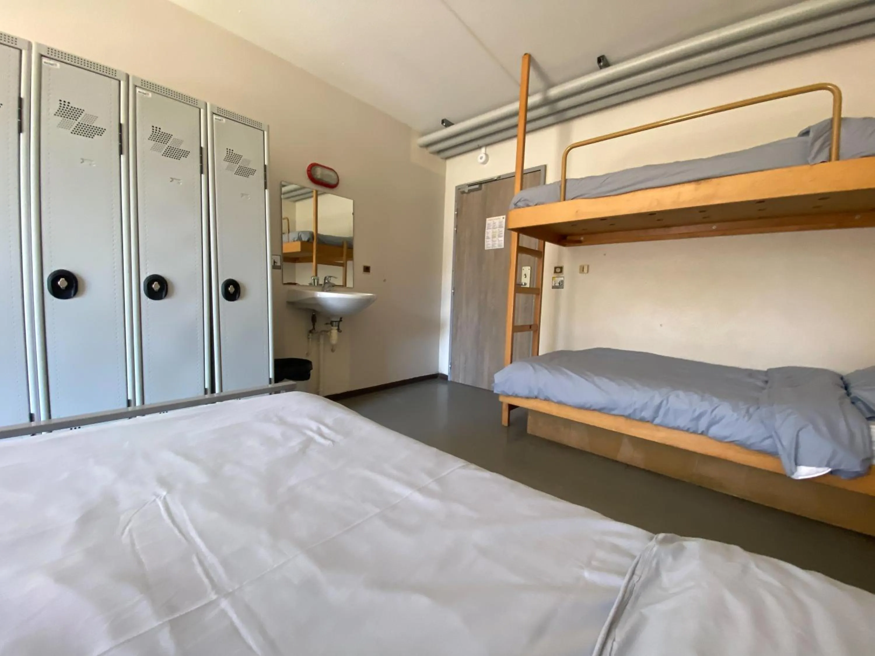 Bed in 4-Bed Female Dormitory with Ensuite Bathroom in Auberge de Jeunesse HI Strasbourg 2 Rives