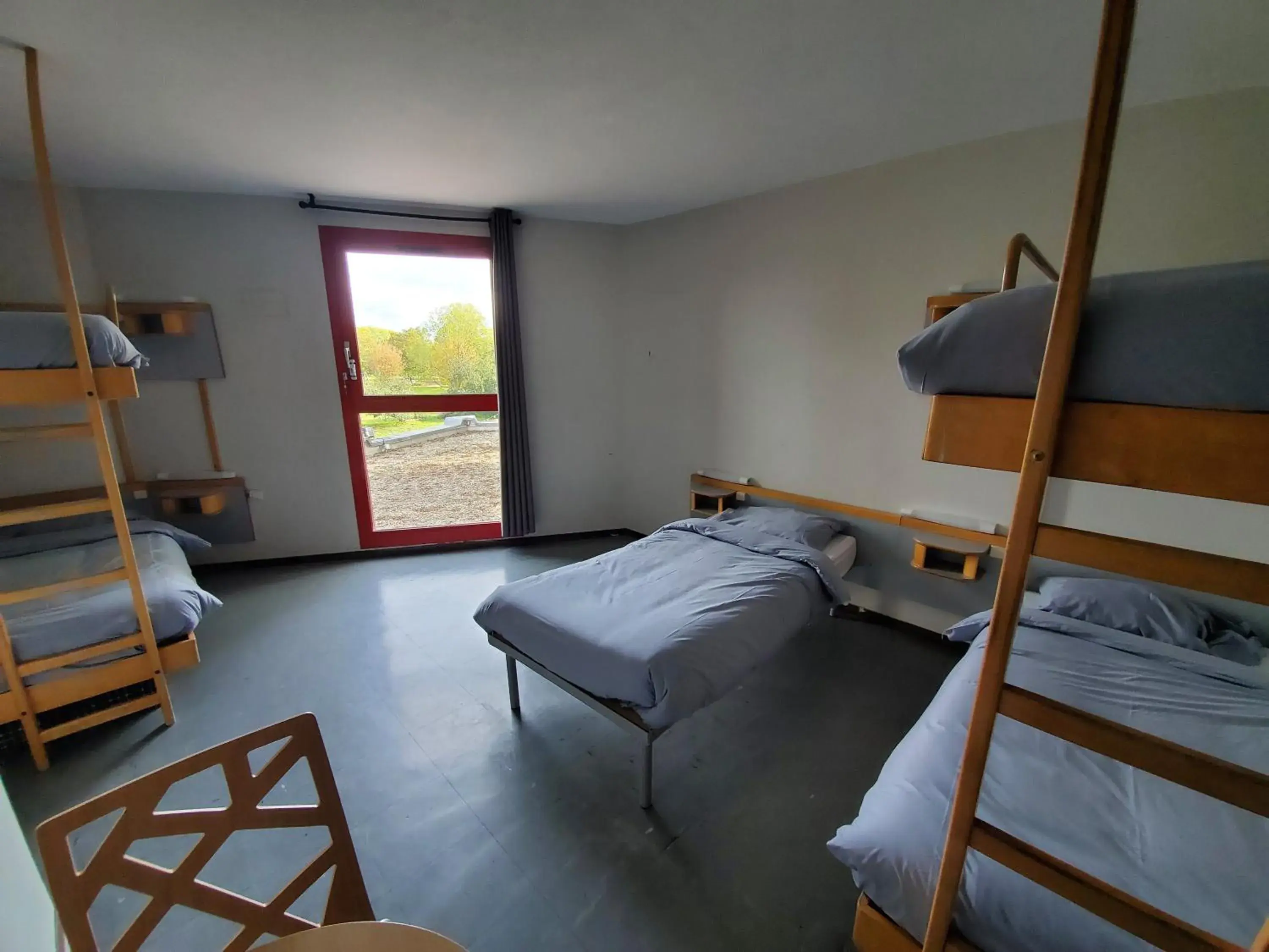 5-Bed Room with Bathroom in Auberge de Jeunesse HI Strasbourg 2 Rives 5-Bed Room with Bathroom in Auberge de Jeunesse HI Strasbourg 2 Rives