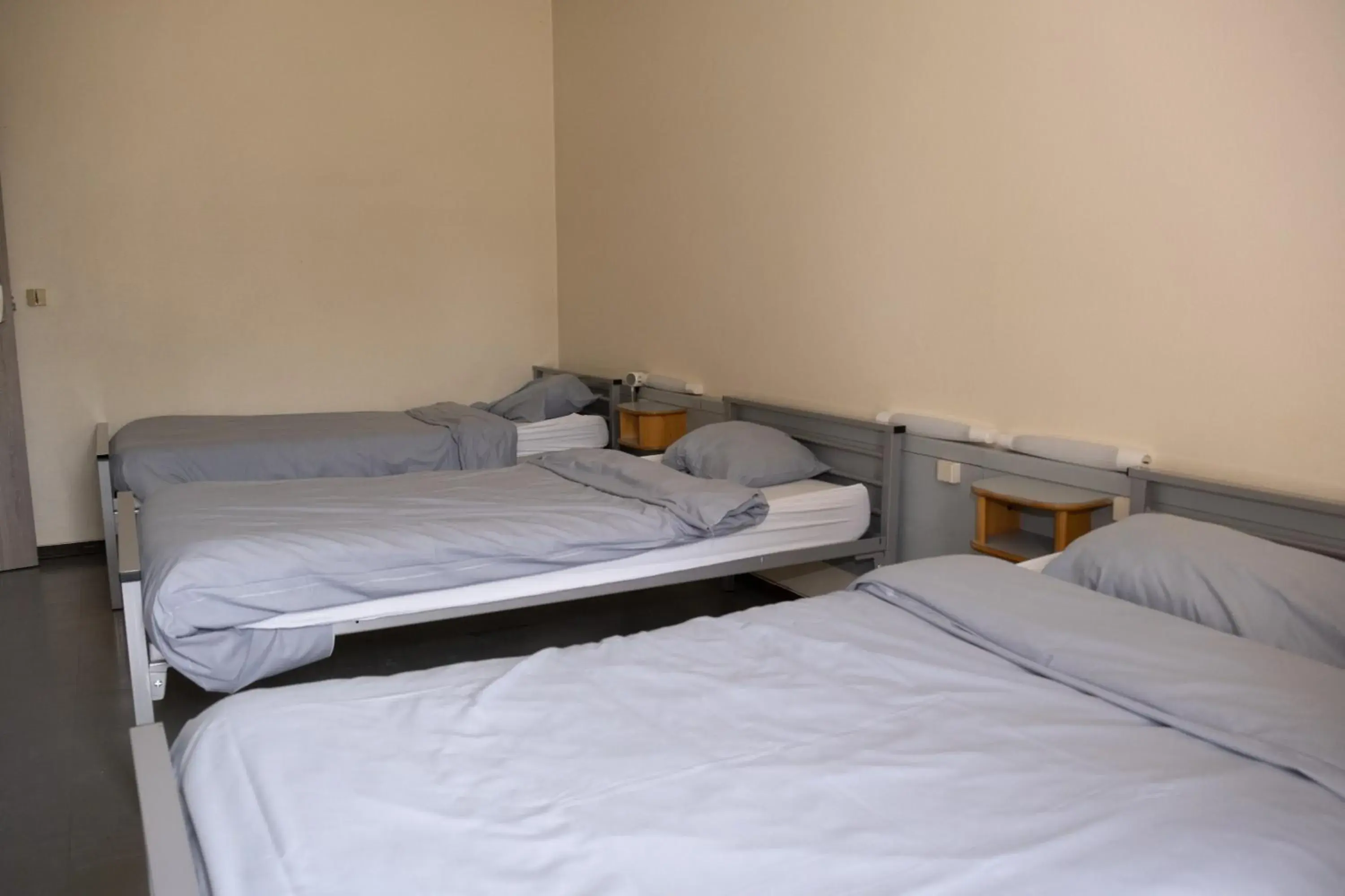 Quadruple Room – Disability access – Shared Bathroom in Auberge de Jeunesse HI Strasbourg 2 Rives Quadruple Room – Disability access – Shared Bathroom in Auberge de Jeunesse HI Strasbourg 2 Rives