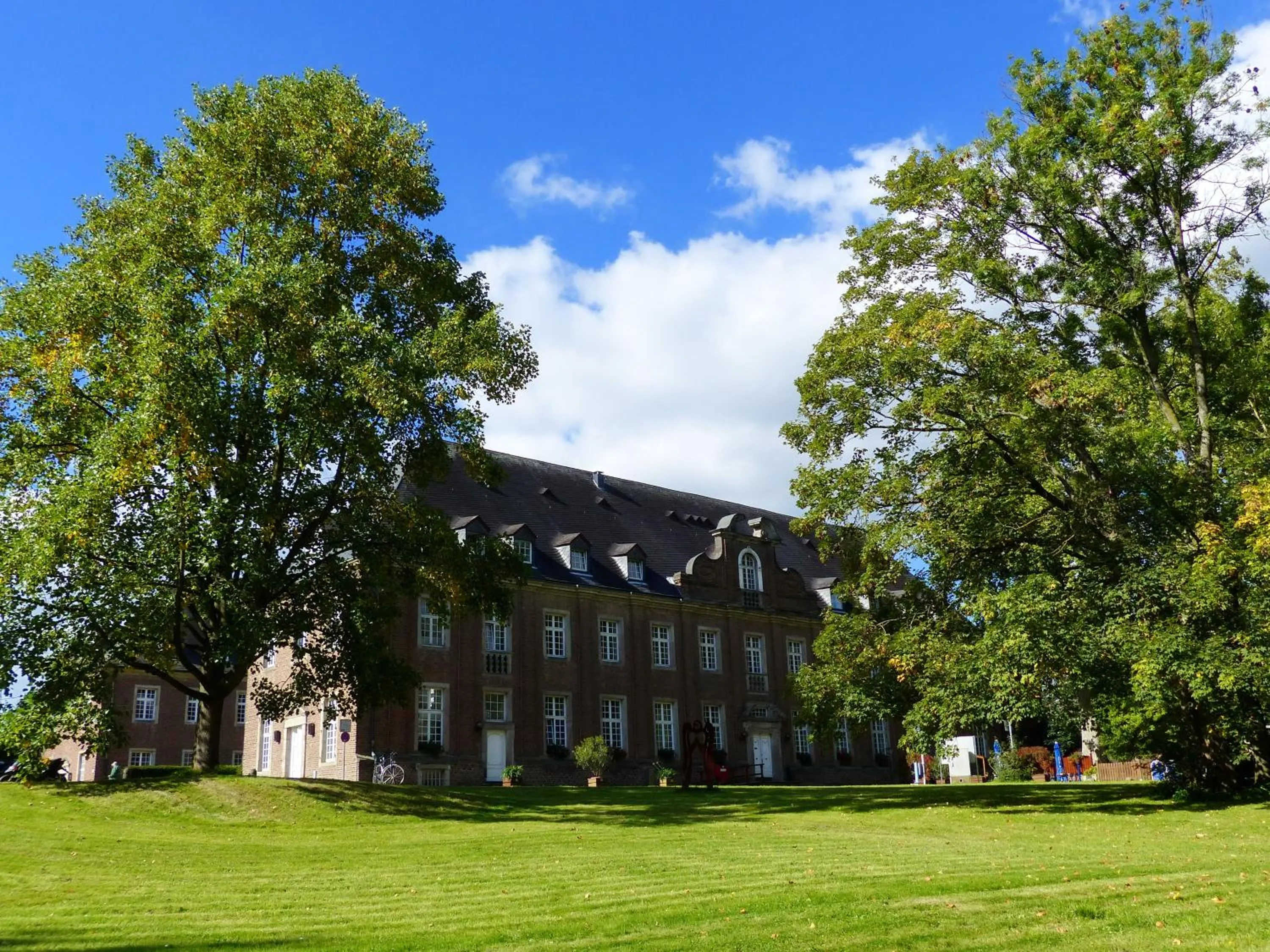 Facade/entrance in Kloster Langwaden