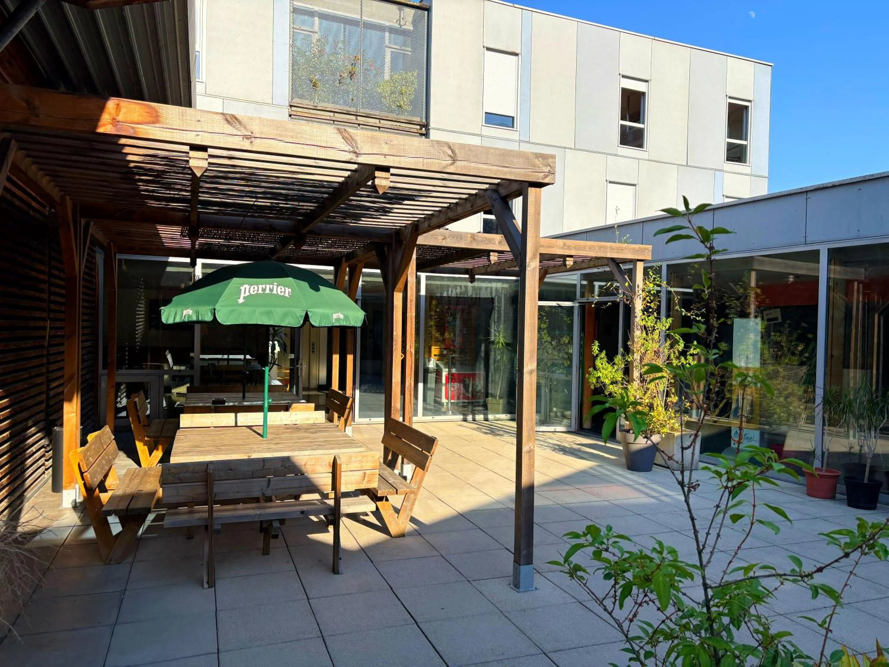 Patio in Auberge de Jeunesse HI Grenoble