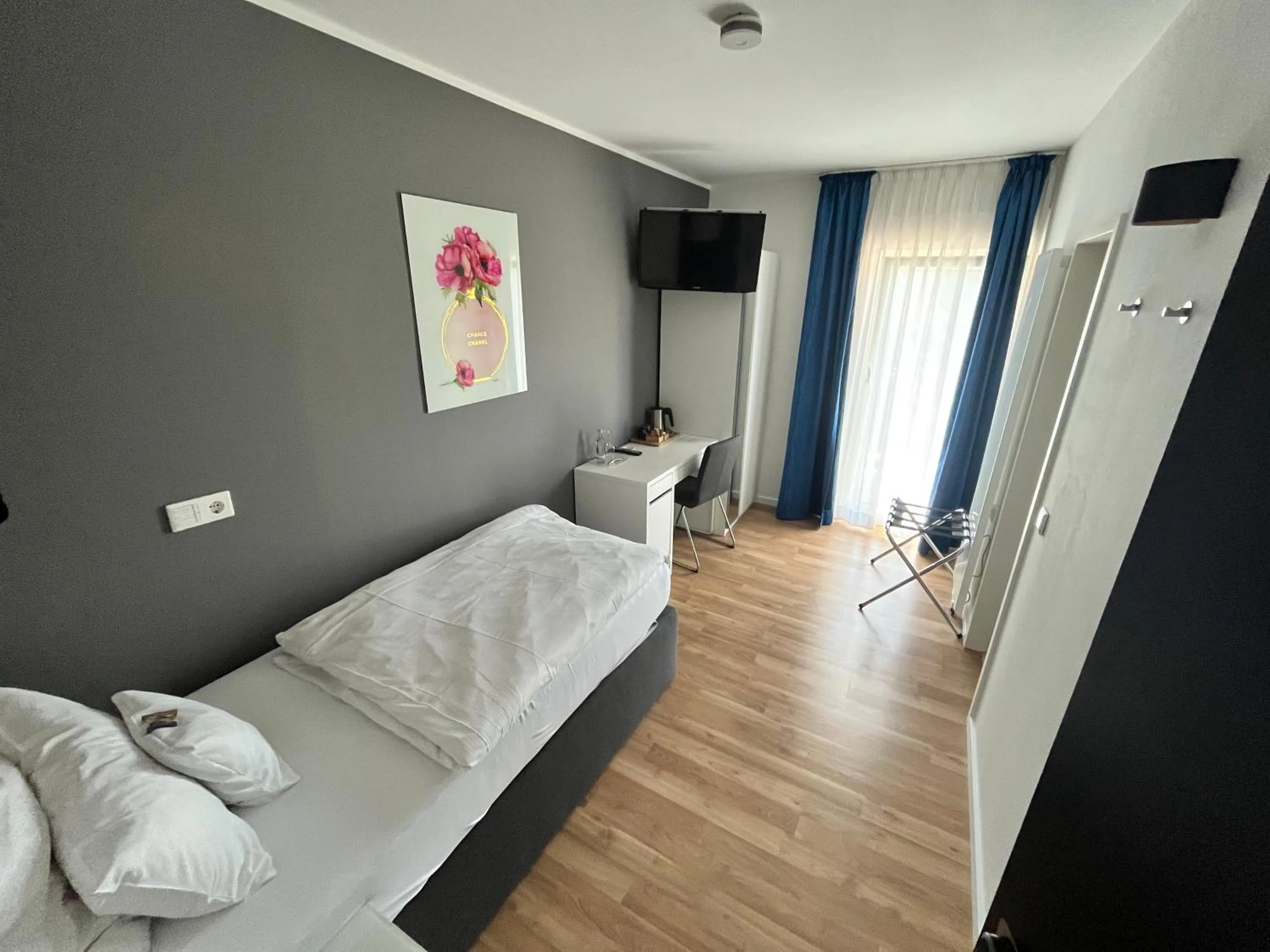 Bedroom, Bed in Hotel-Restaurant Osterather Hof