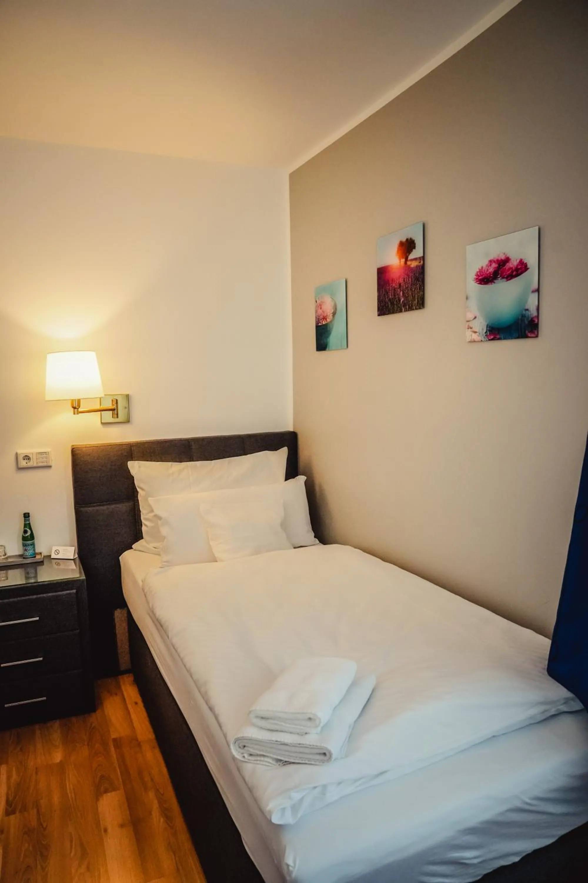 Bedroom, Bed in Hotel-Restaurant Osterather Hof