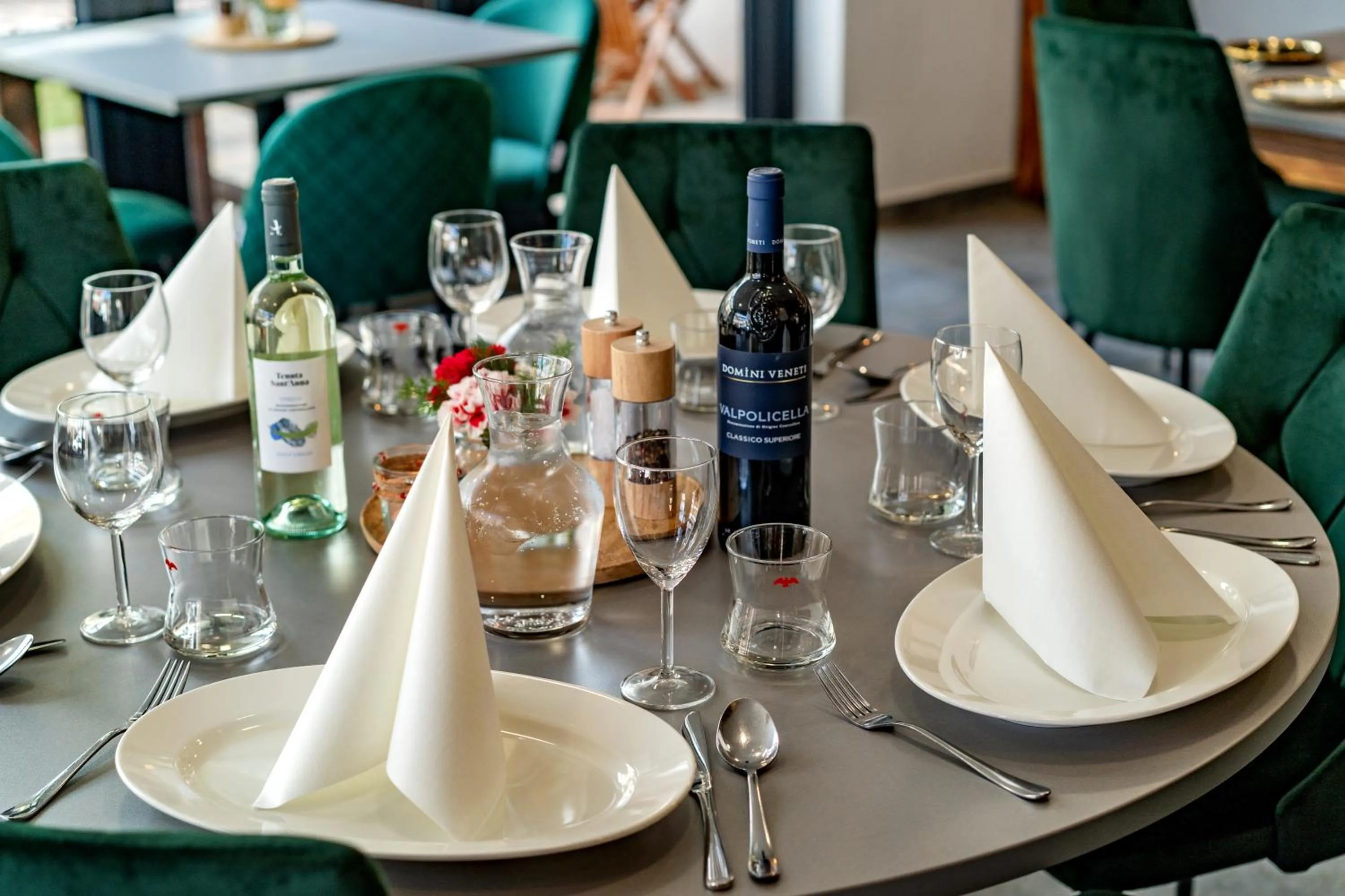 Restaurant/places to eat in Hotel Smrž