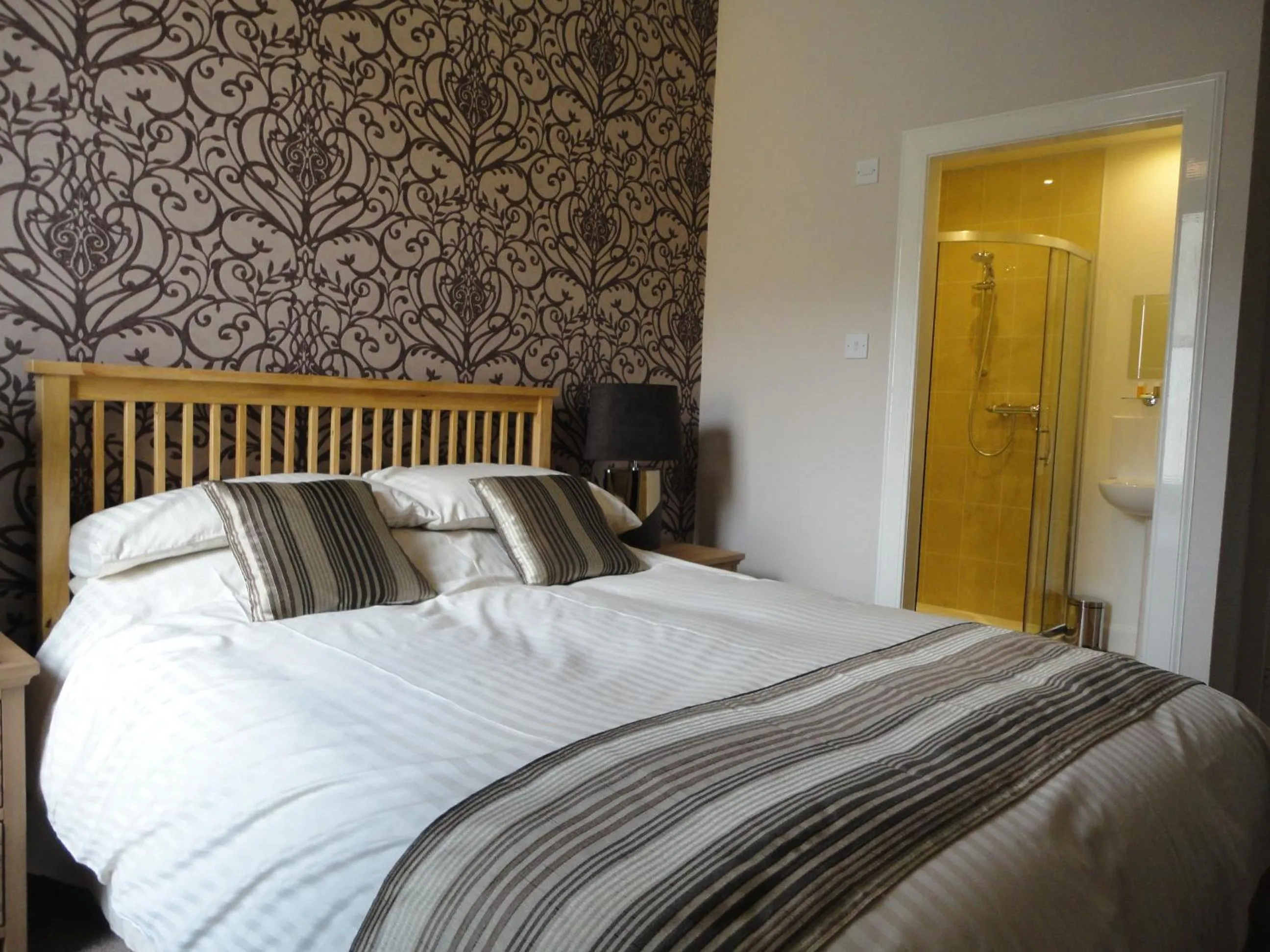 Double Room - single occupancy in Arden House Hotel