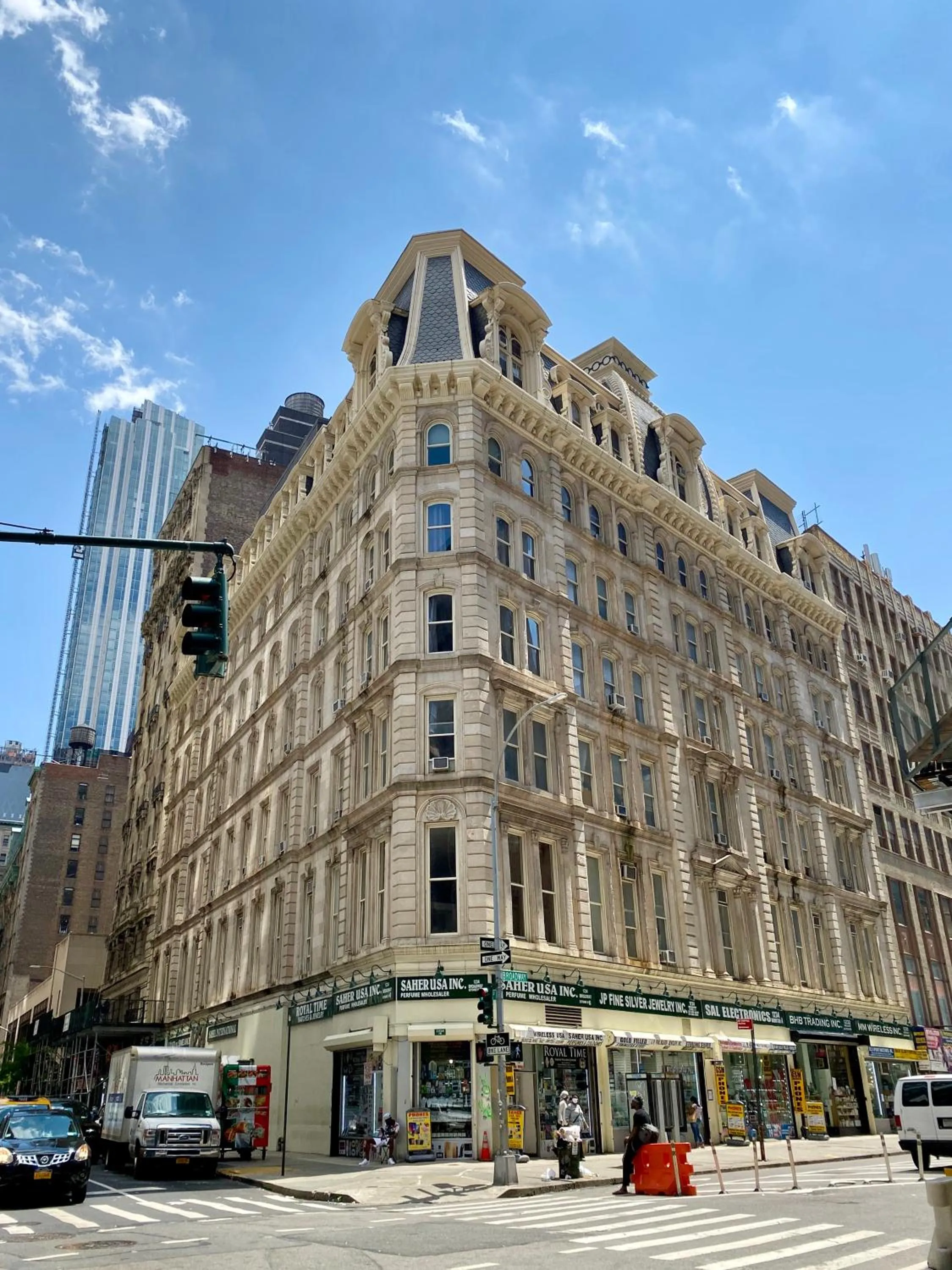 Property building in 31 Street Broadway Hotel