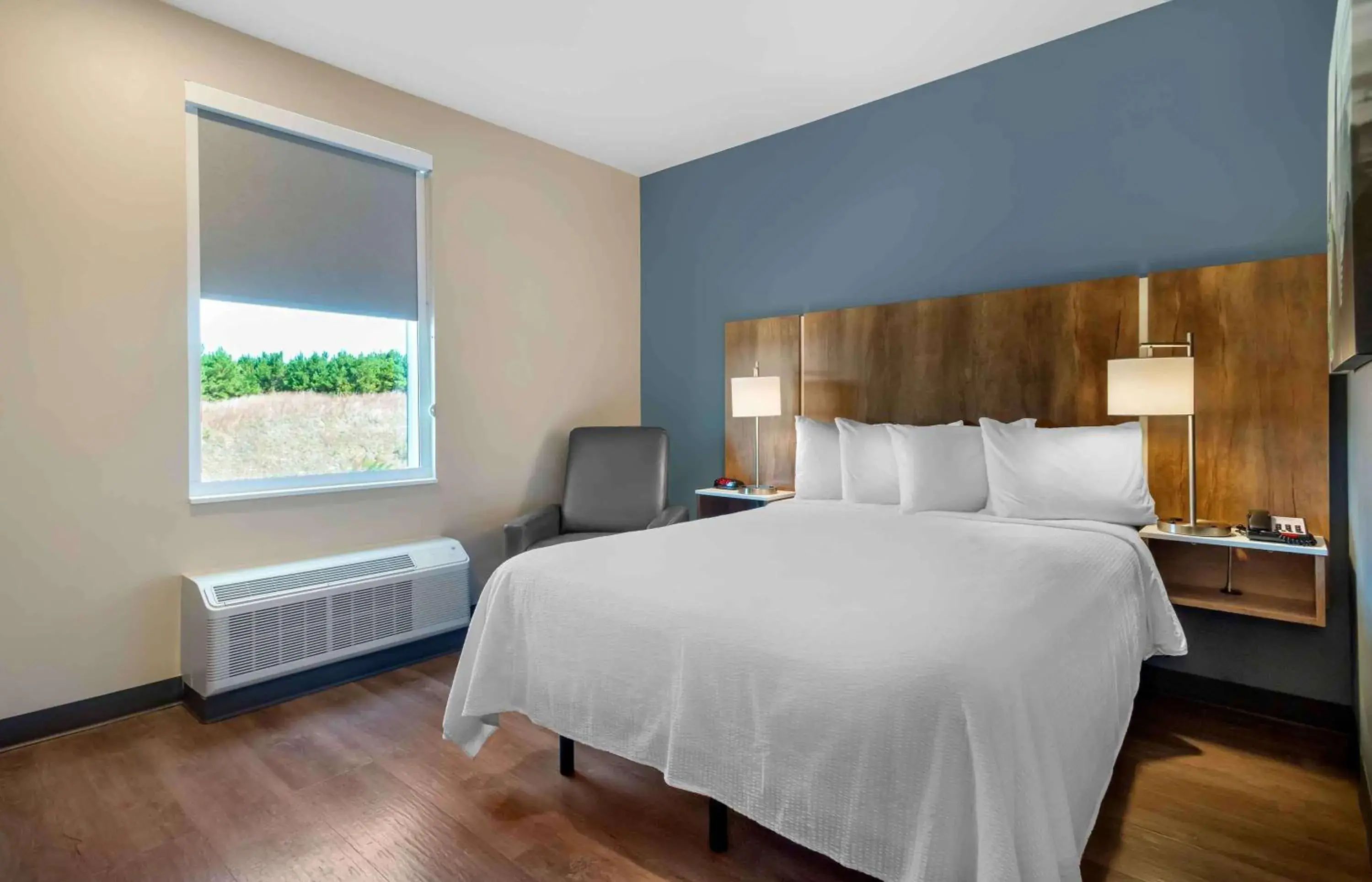 Bedroom, Bed in Extended Stay America Premier Suites - Atlanta - Newnan Bedroom, Bed in Extended Stay America Premier Suites - Atlanta - Newnan