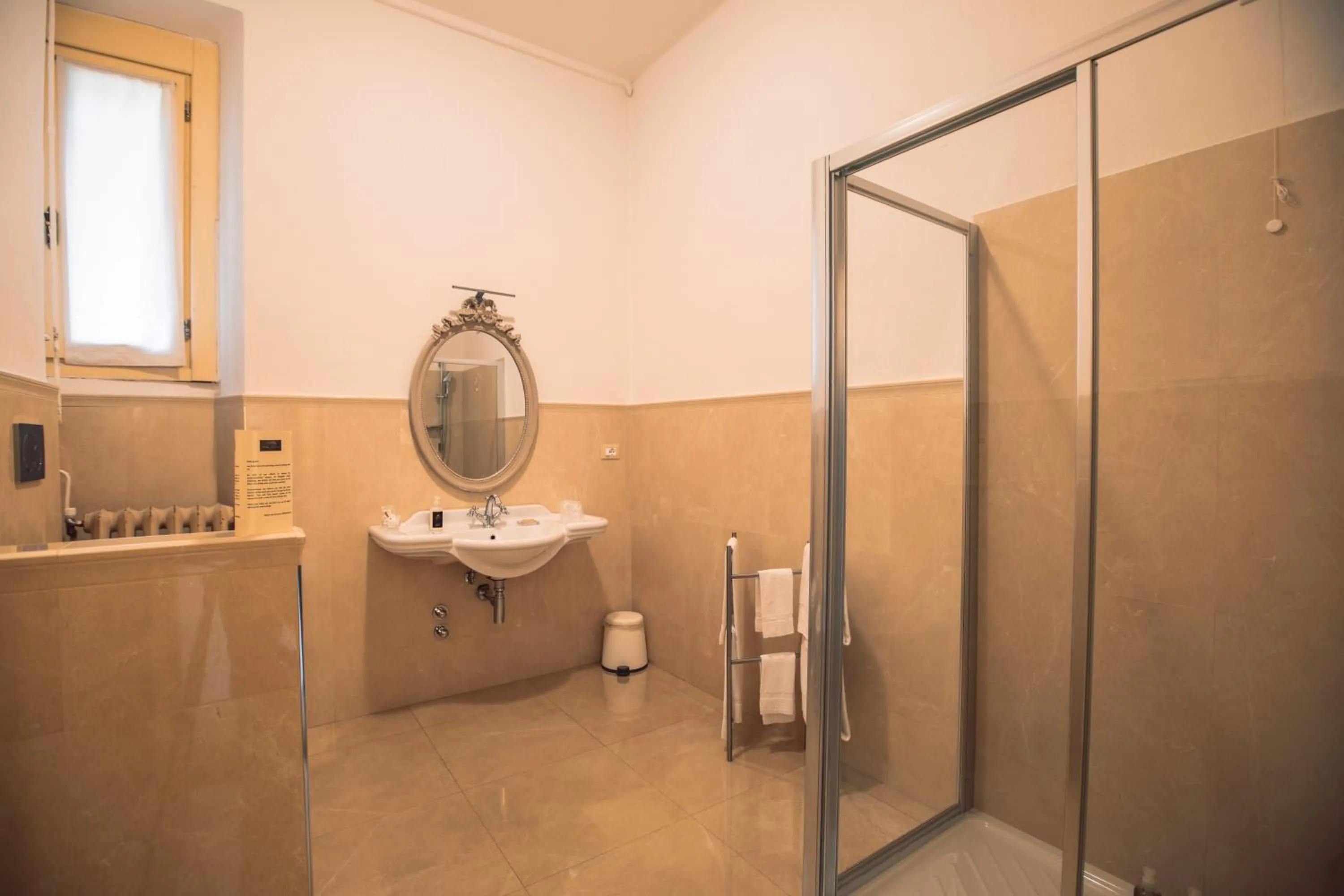 Bathroom in Villa Mimosa au Lac - Estella Hotels Italia