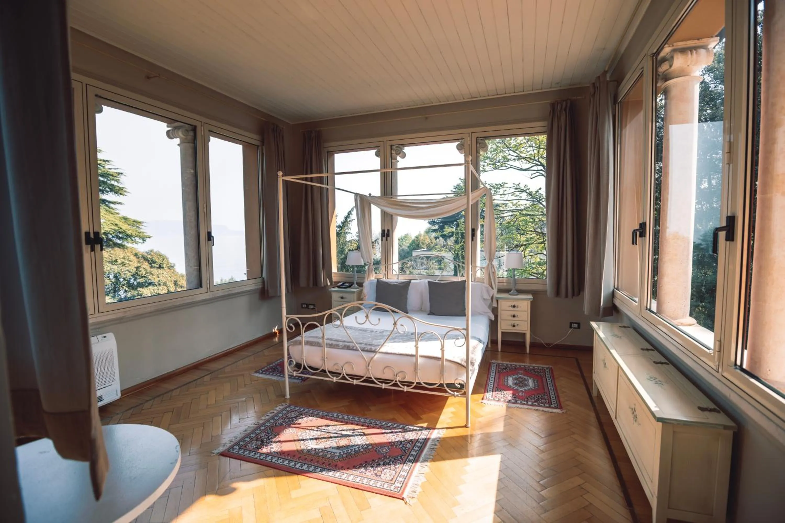 Bedroom in Villa Mimosa au Lac - Estella Hotels Italia