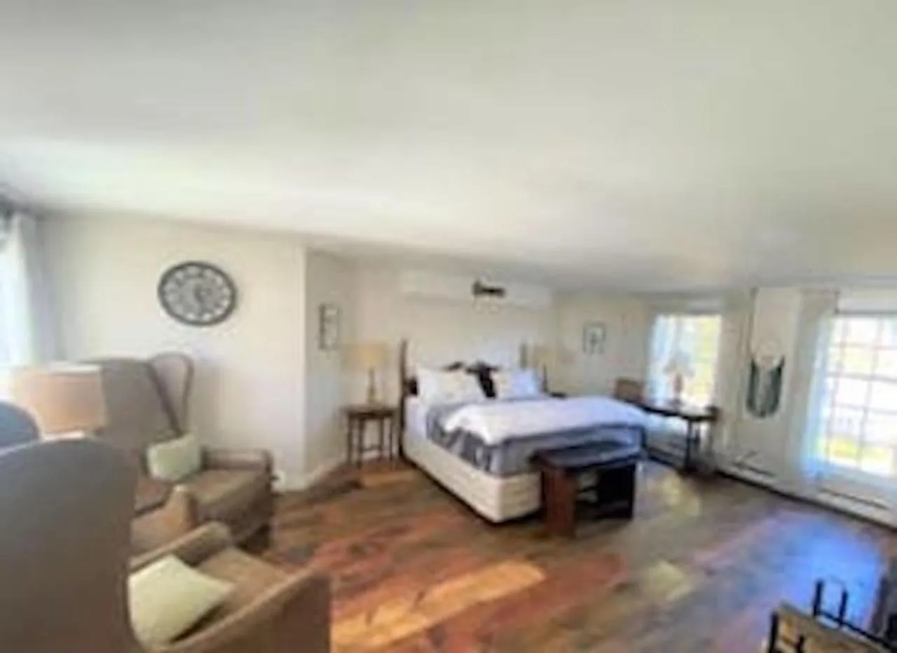 Bed in Farm Road Estate