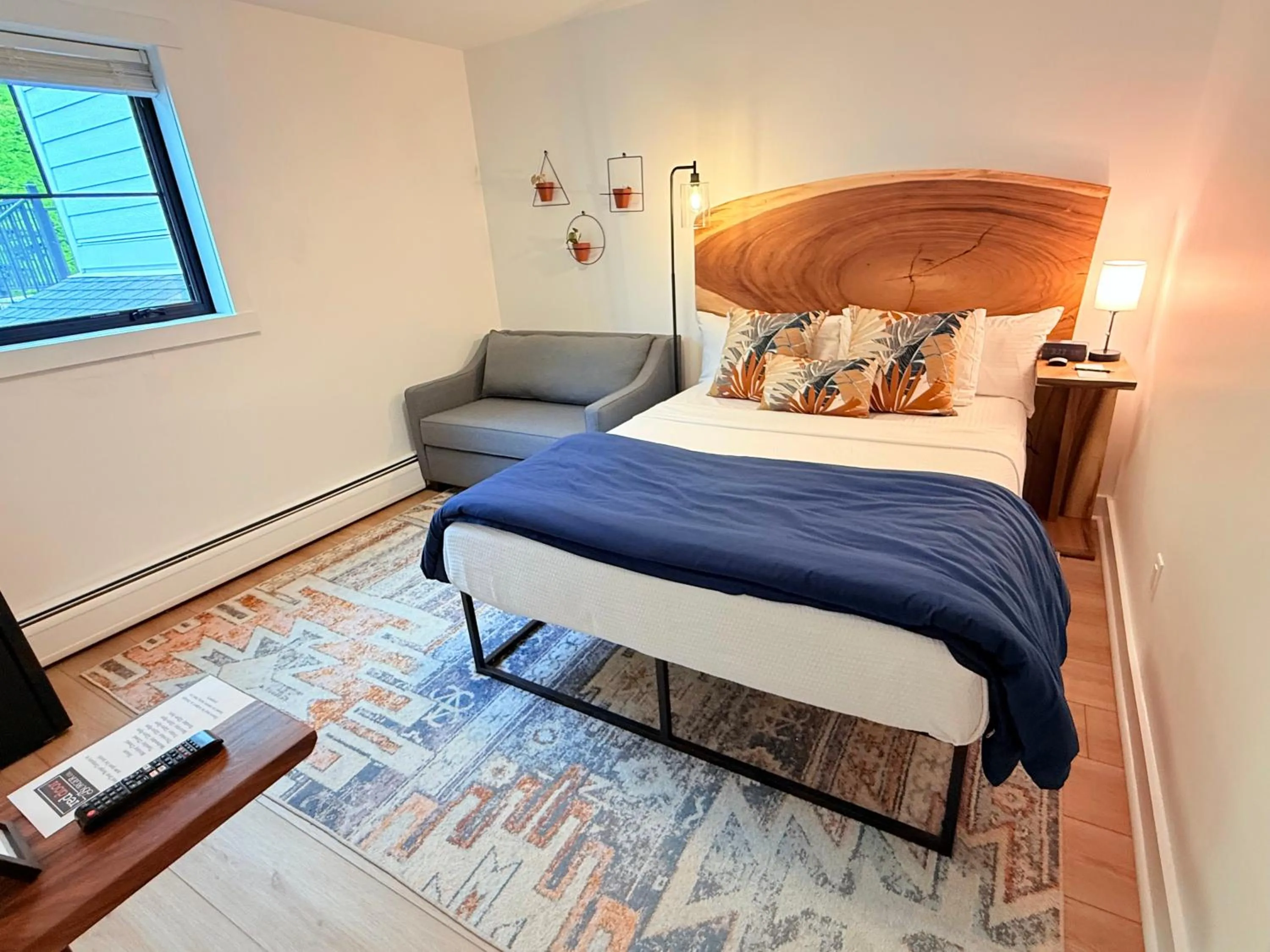 Bed in Farm Road Estate