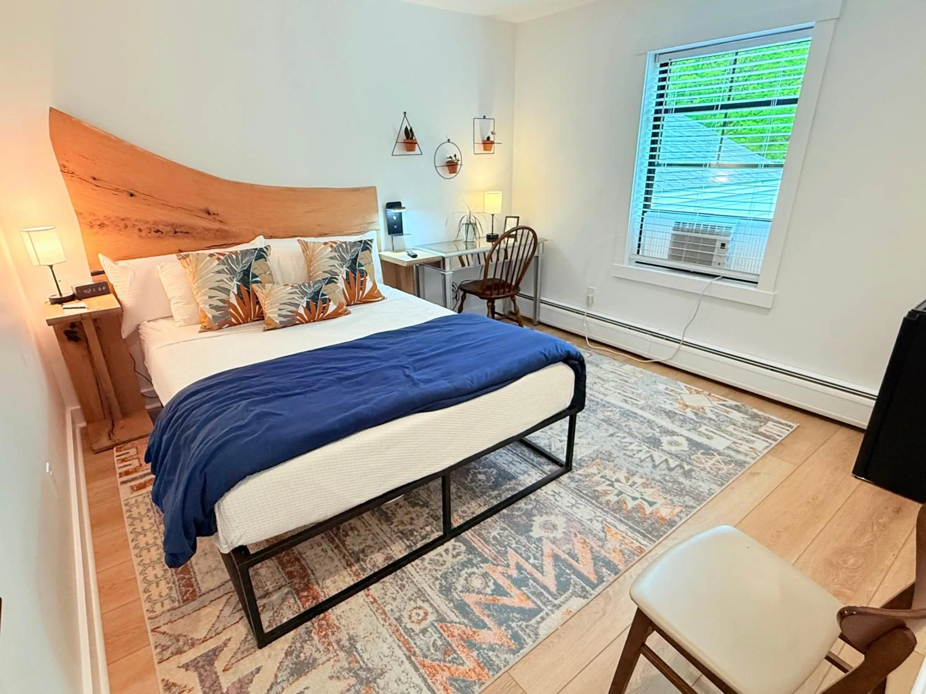 Bed in Farm Road Estate