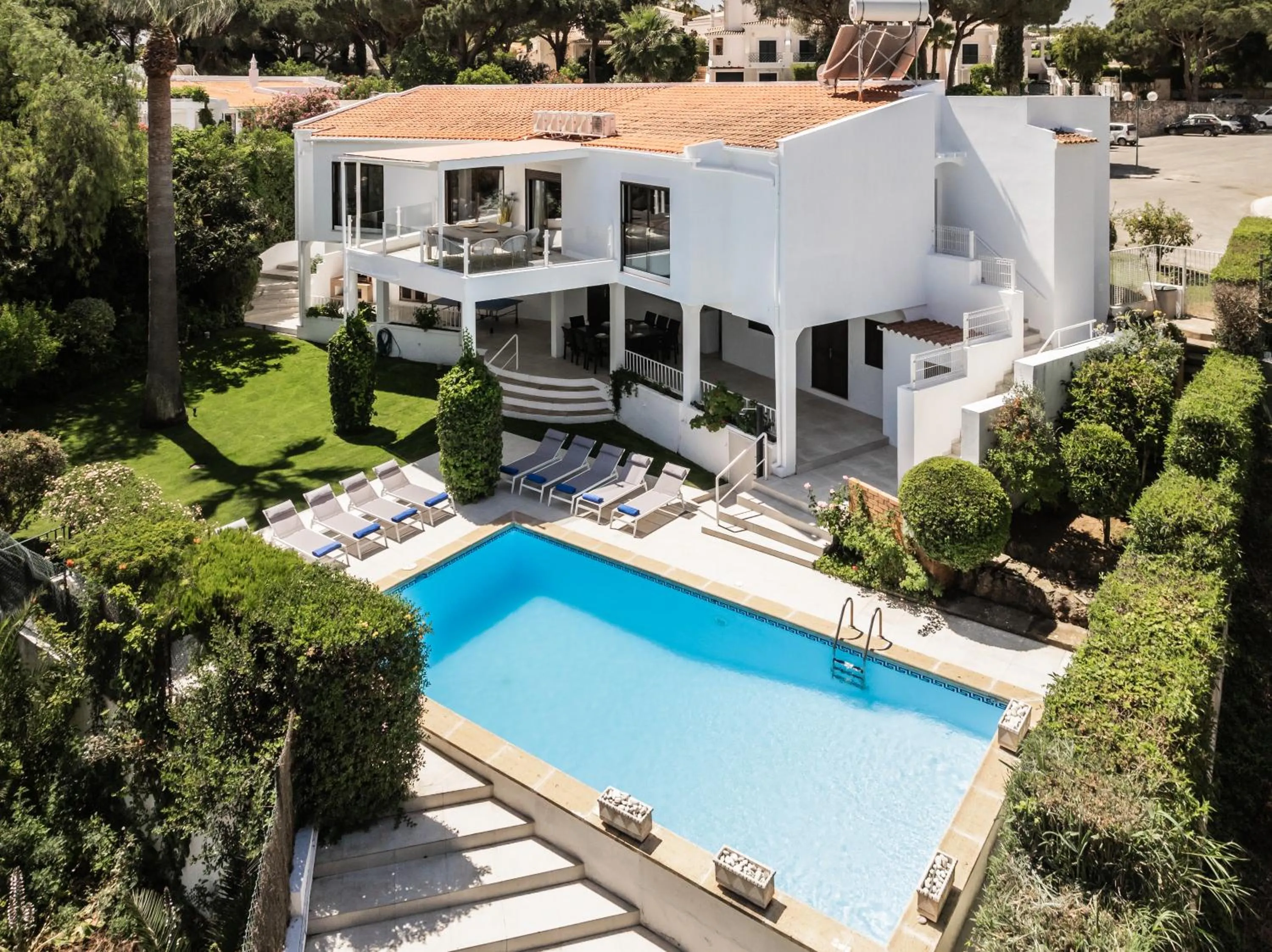 Property building in Vila Hibisco by Garvetur
