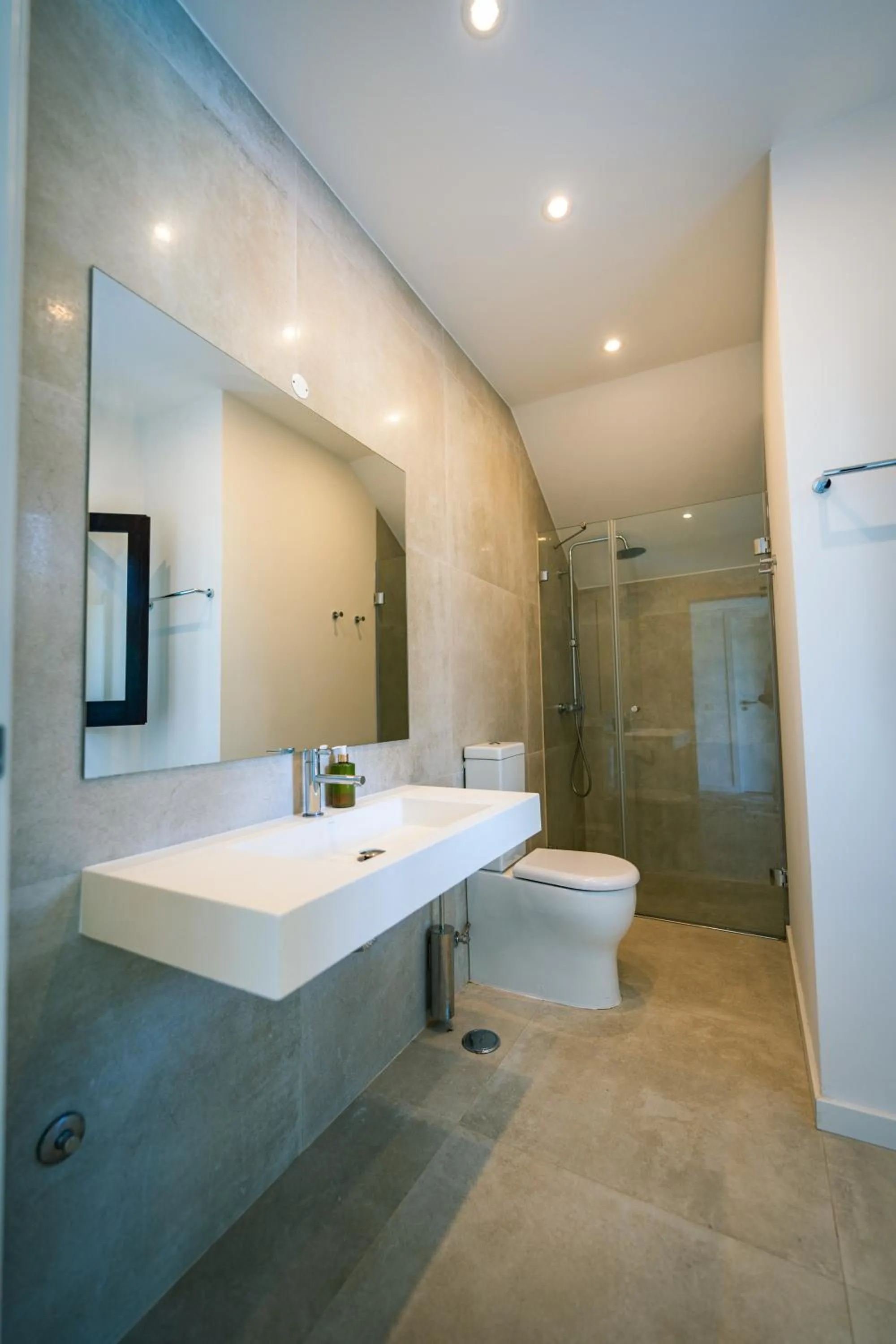 Toilet in Vila Hibisco by Garvetur