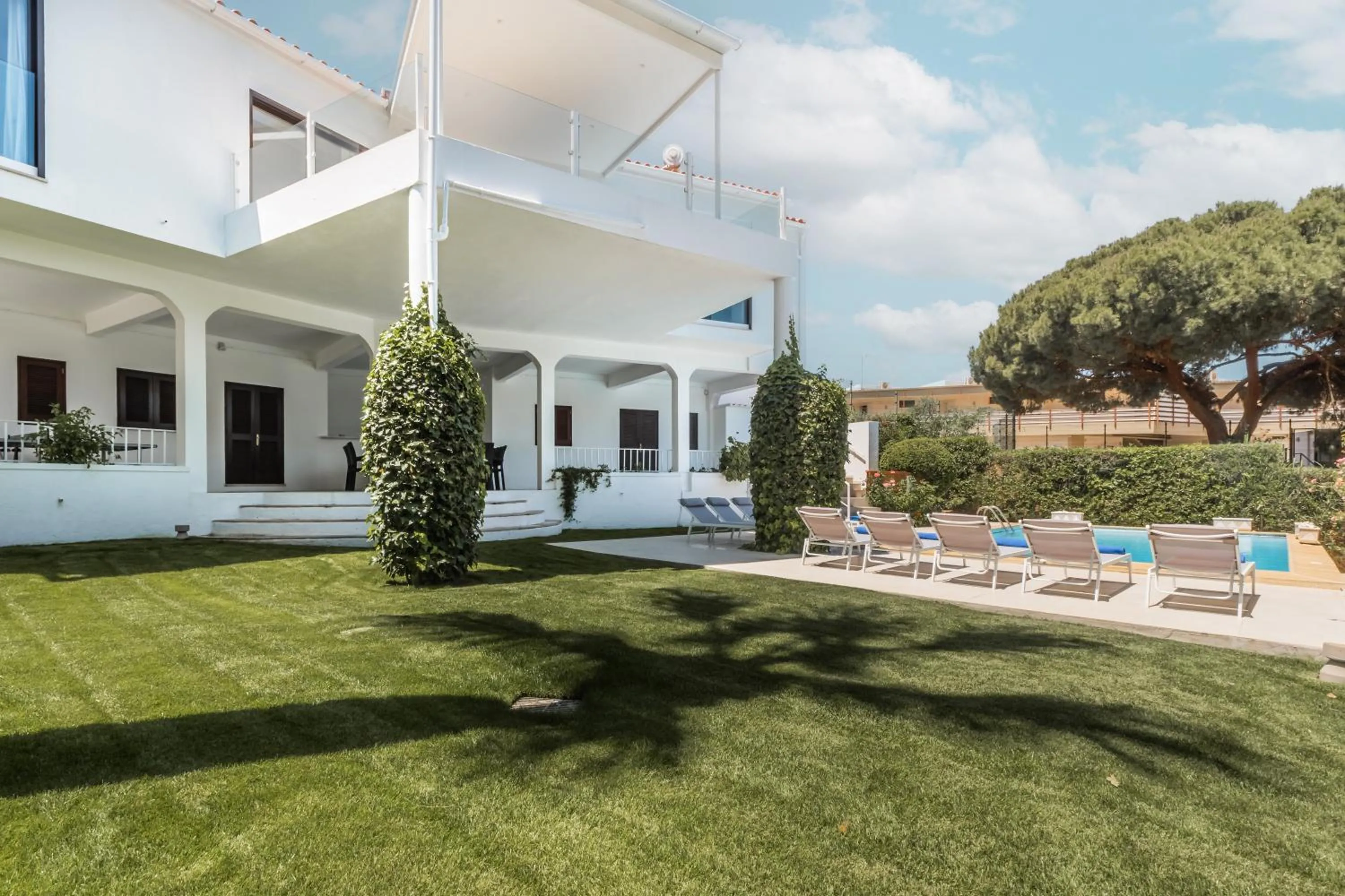 Property building in Vila Hibisco by Garvetur