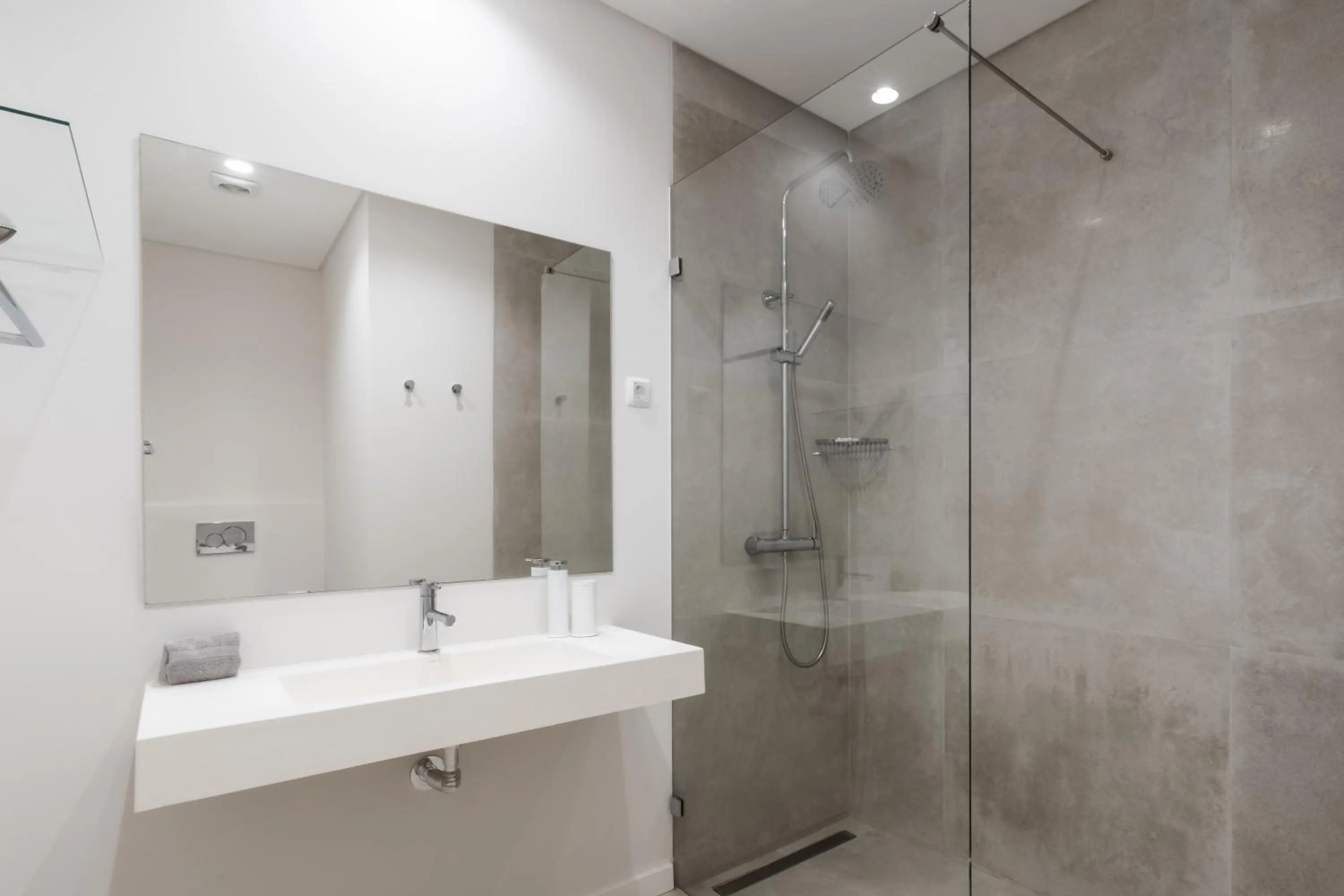 Shower in Vila Hibisco by Garvetur