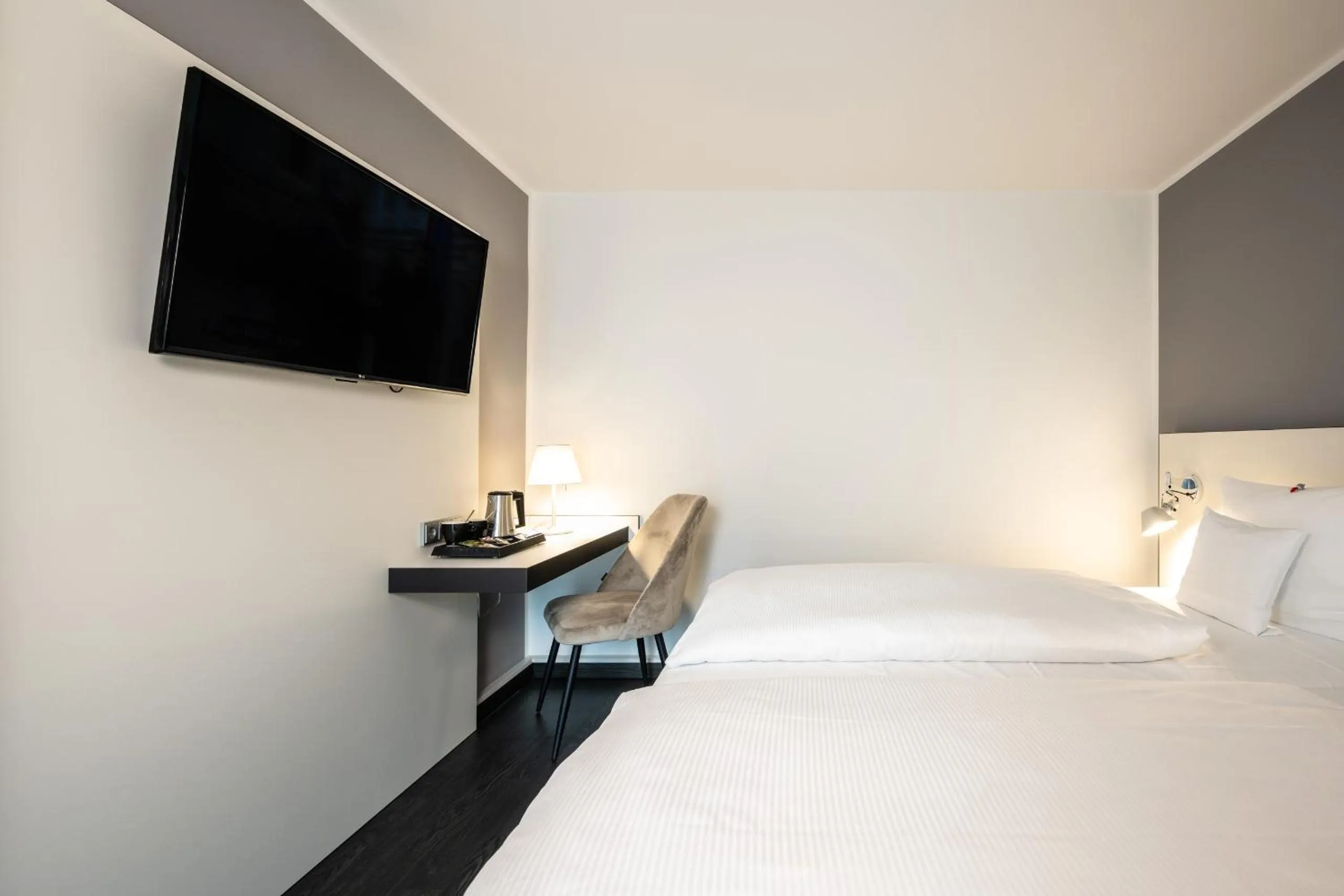 Photo of the whole room, Bed in Kassel Ost