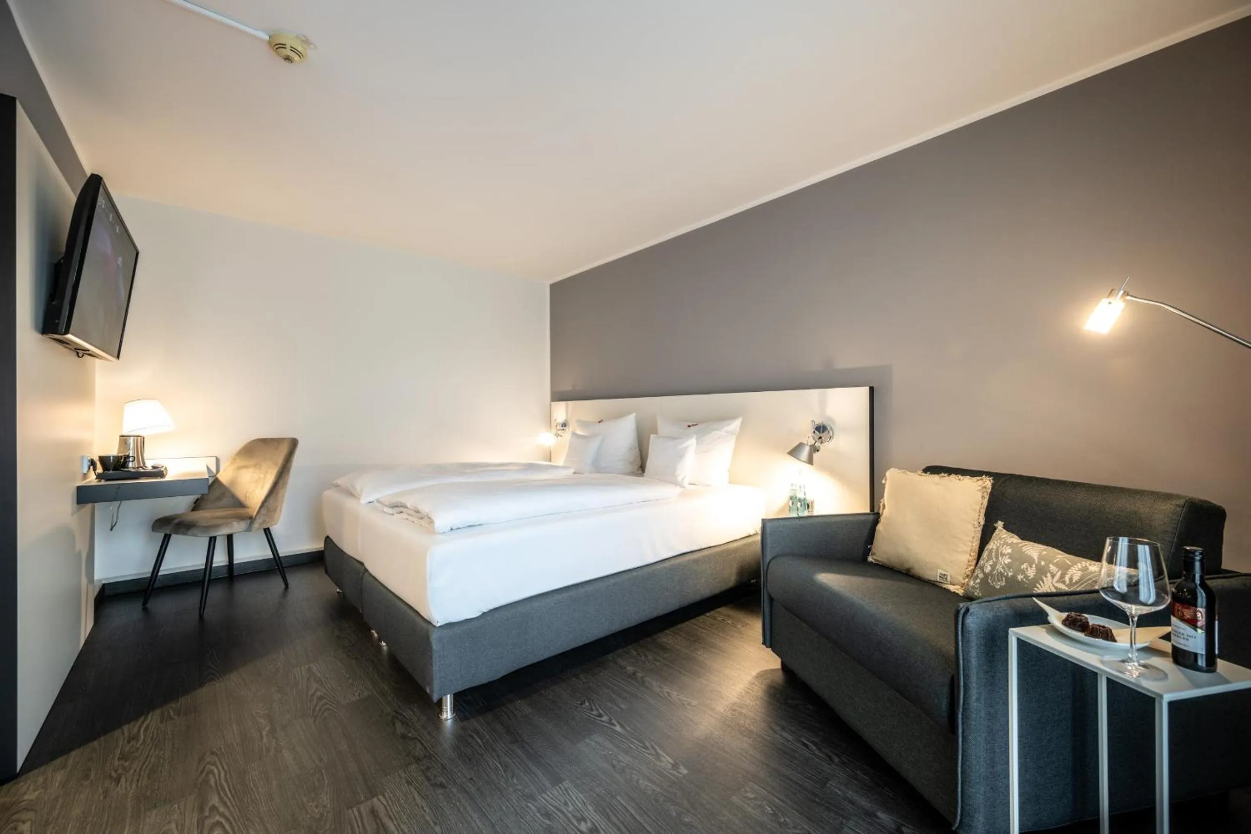 Photo of the whole room, Bed in Kassel Ost