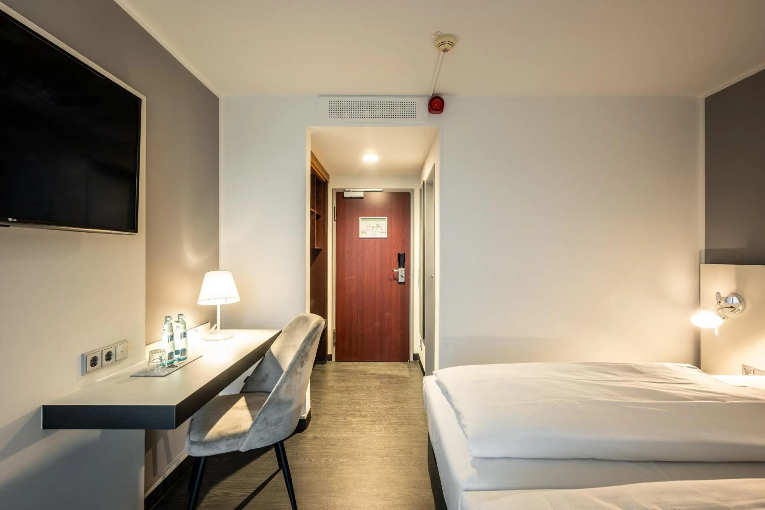 Photo of the whole room, Bed in Kassel Ost