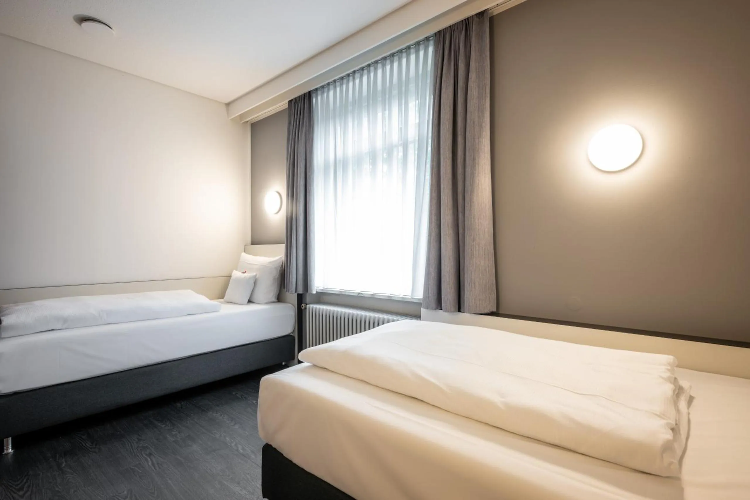 Photo of the whole room, Bed in Kassel Ost