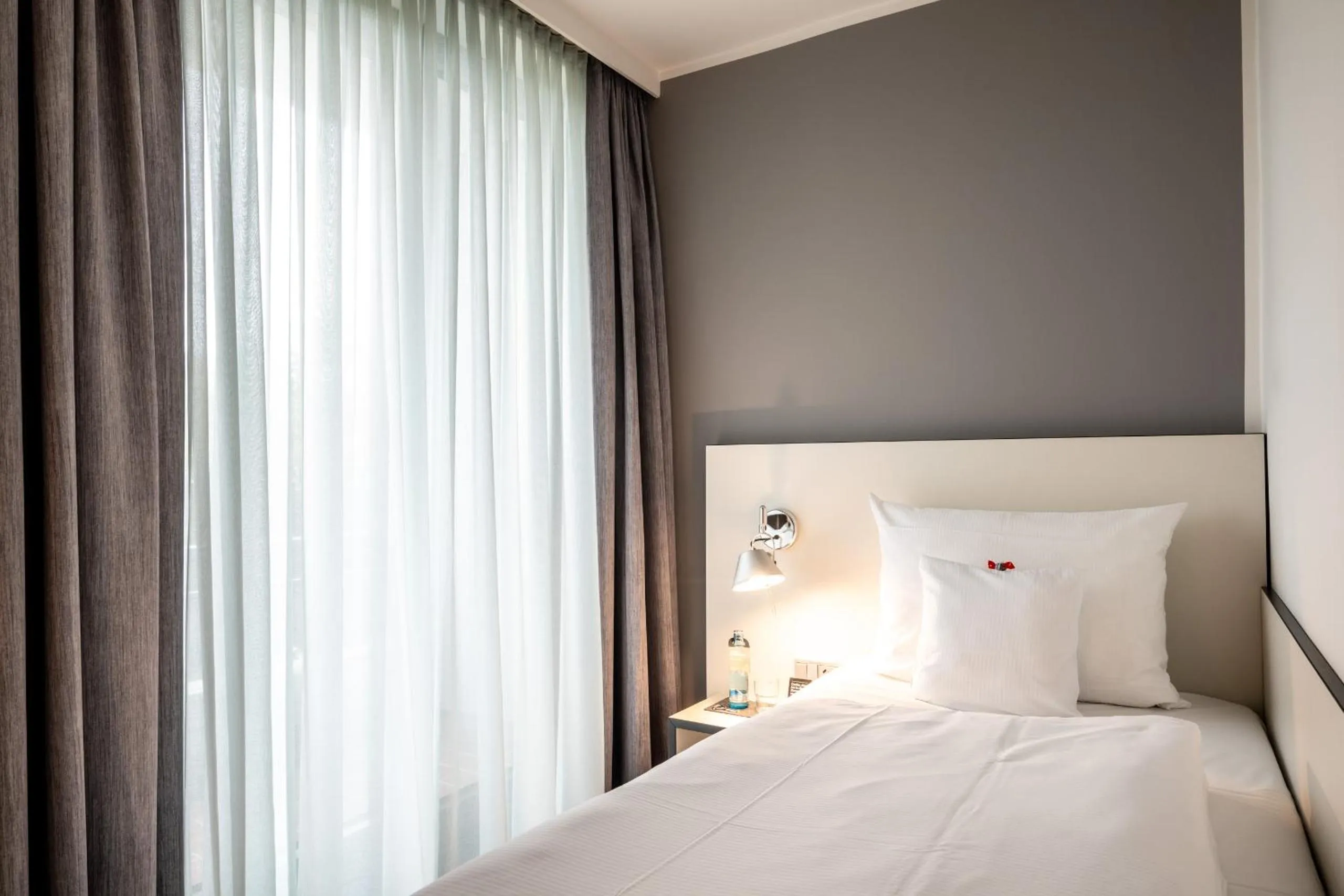 Photo of the whole room, Bed in Kassel Ost